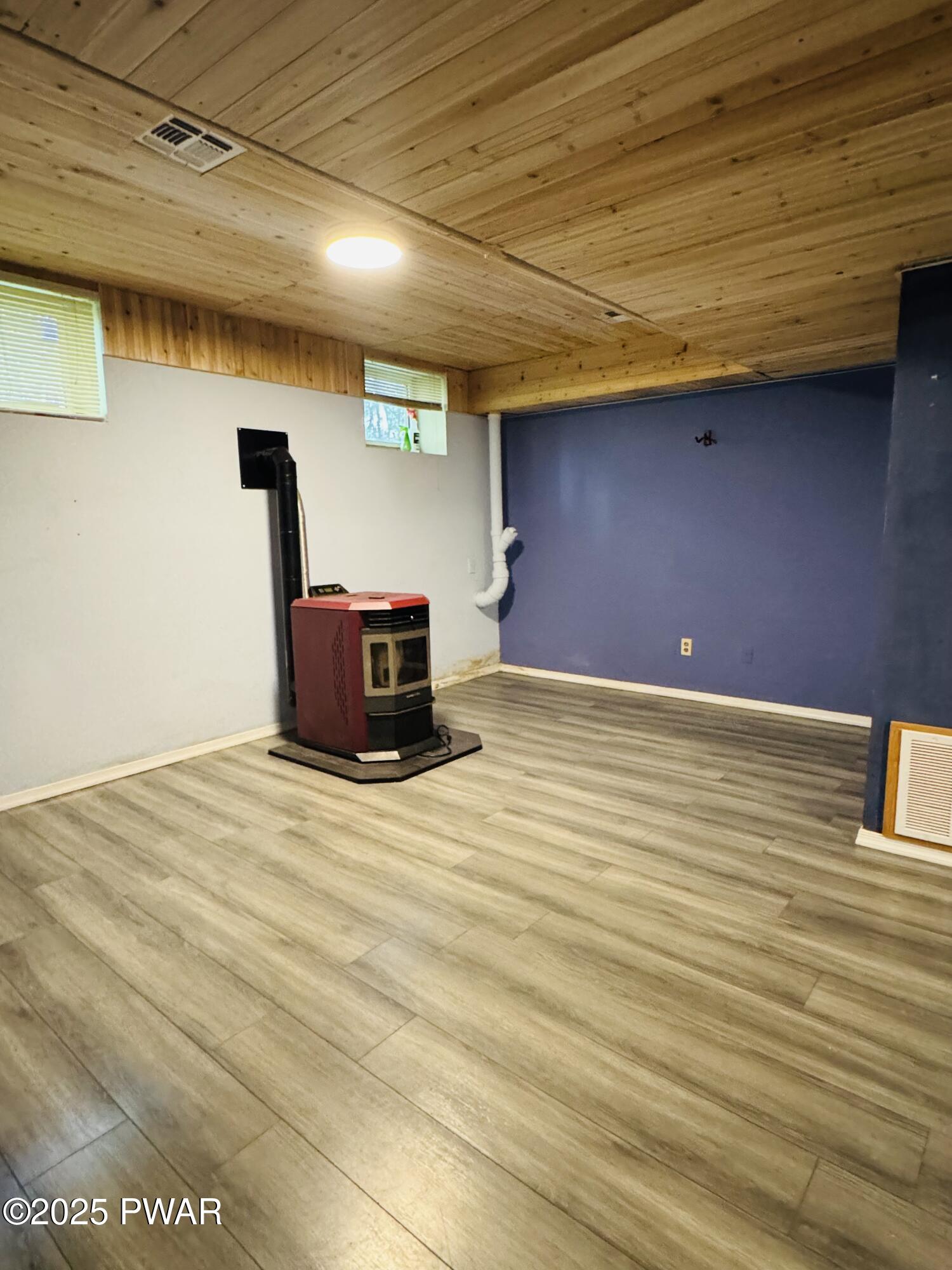 Lords Valley, Pennsylvania 18428, United States, 4 Bedrooms Bedrooms, ,2 BathroomsBathrooms,Residential,Active,175114