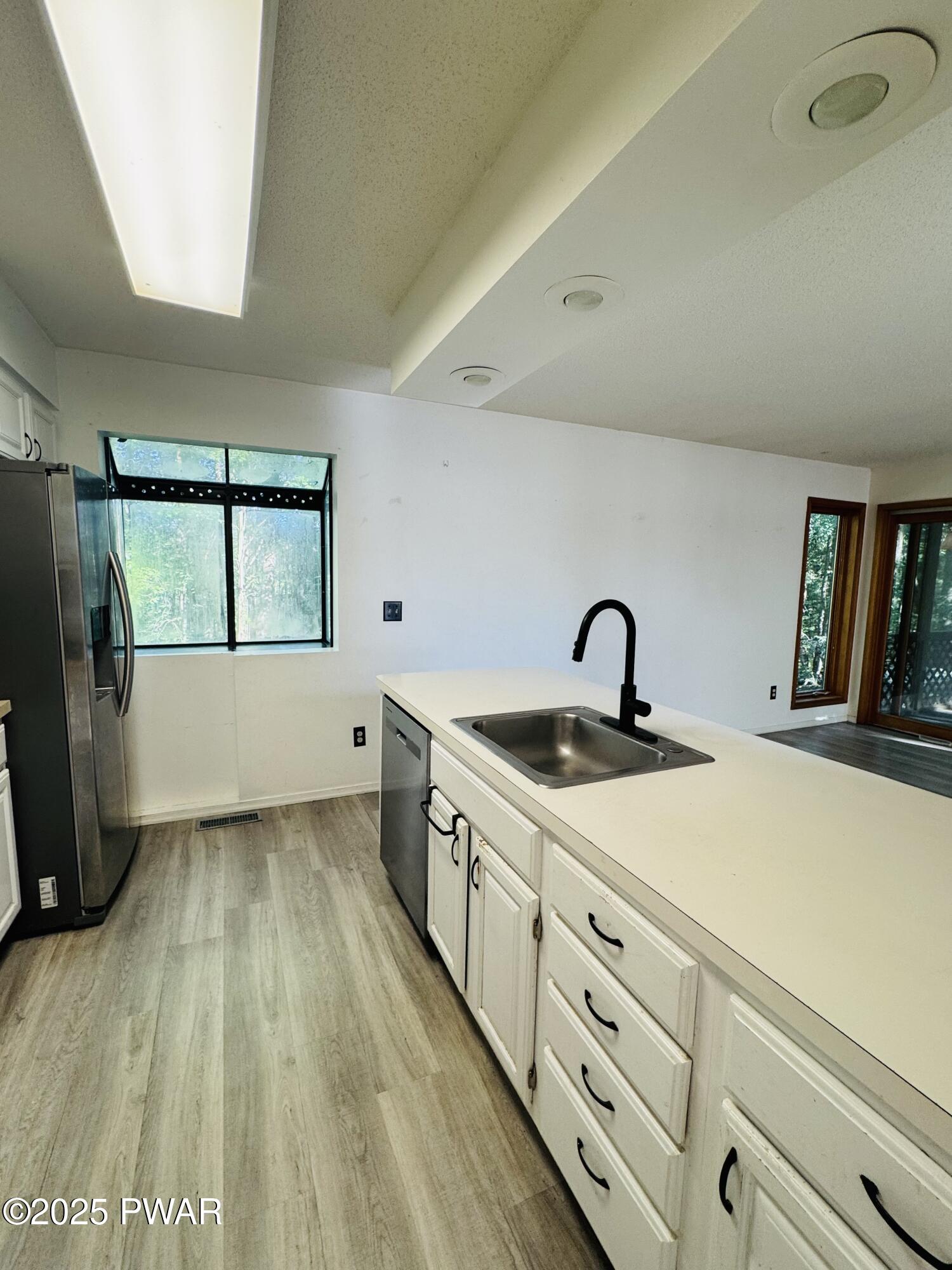 Lords Valley, Pennsylvania 18428, United States, 4 Bedrooms Bedrooms, ,2 BathroomsBathrooms,Residential,Active,175114