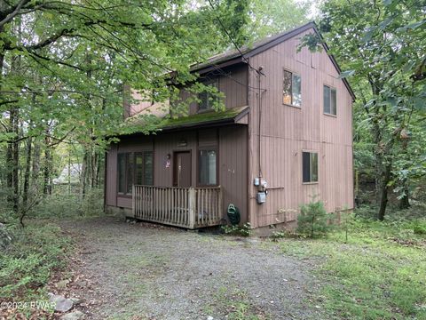 223 Comstock dr, Hawley, PA 18428 - MLS#: PW241329