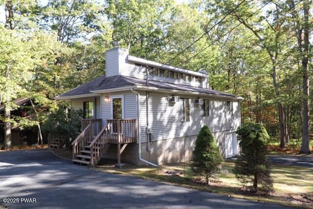 Photo of 247 W Lakeview Road, Lackawaxen, PA 18435 (MLS # PW253154)