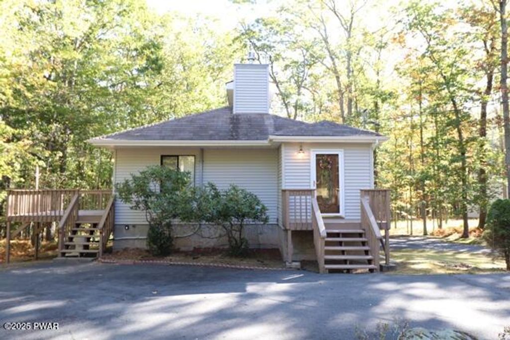 Photo of 247 W Lakeview Road, Lackawaxen, PA 18435 (MLS # PW253154)