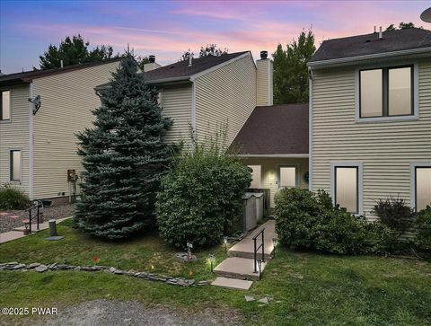 Townhouse For Sale - 102 Crest Drive<br/> Pike County, Hawley, PA 18428