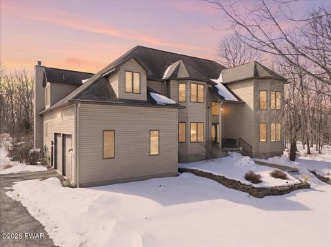 Homes For Sale - 1085 Dewberry Drive<br/> Hawley, PA 18428