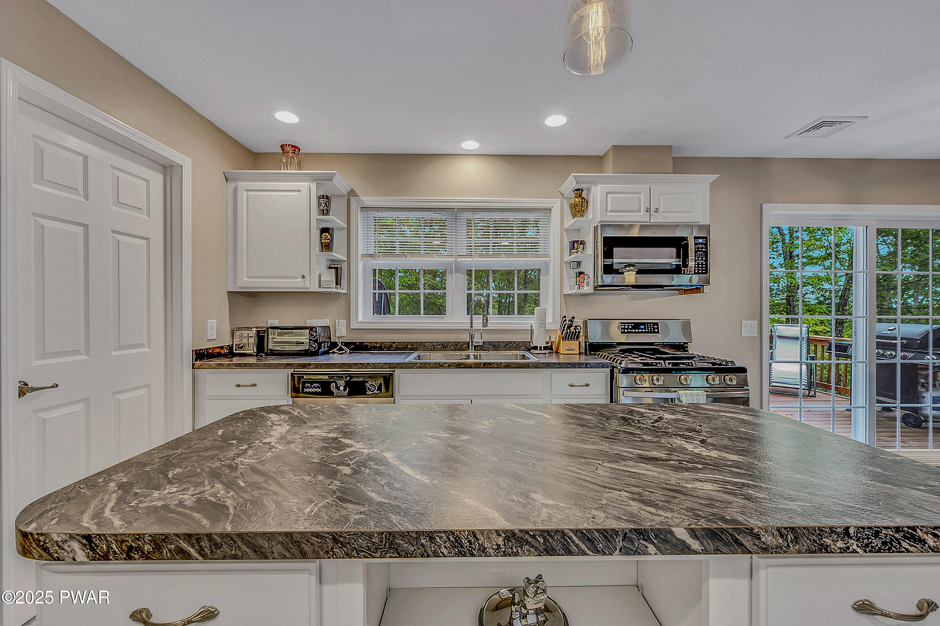1011 Salem Place Place, Lake Ariel, Pennsylvania image 3