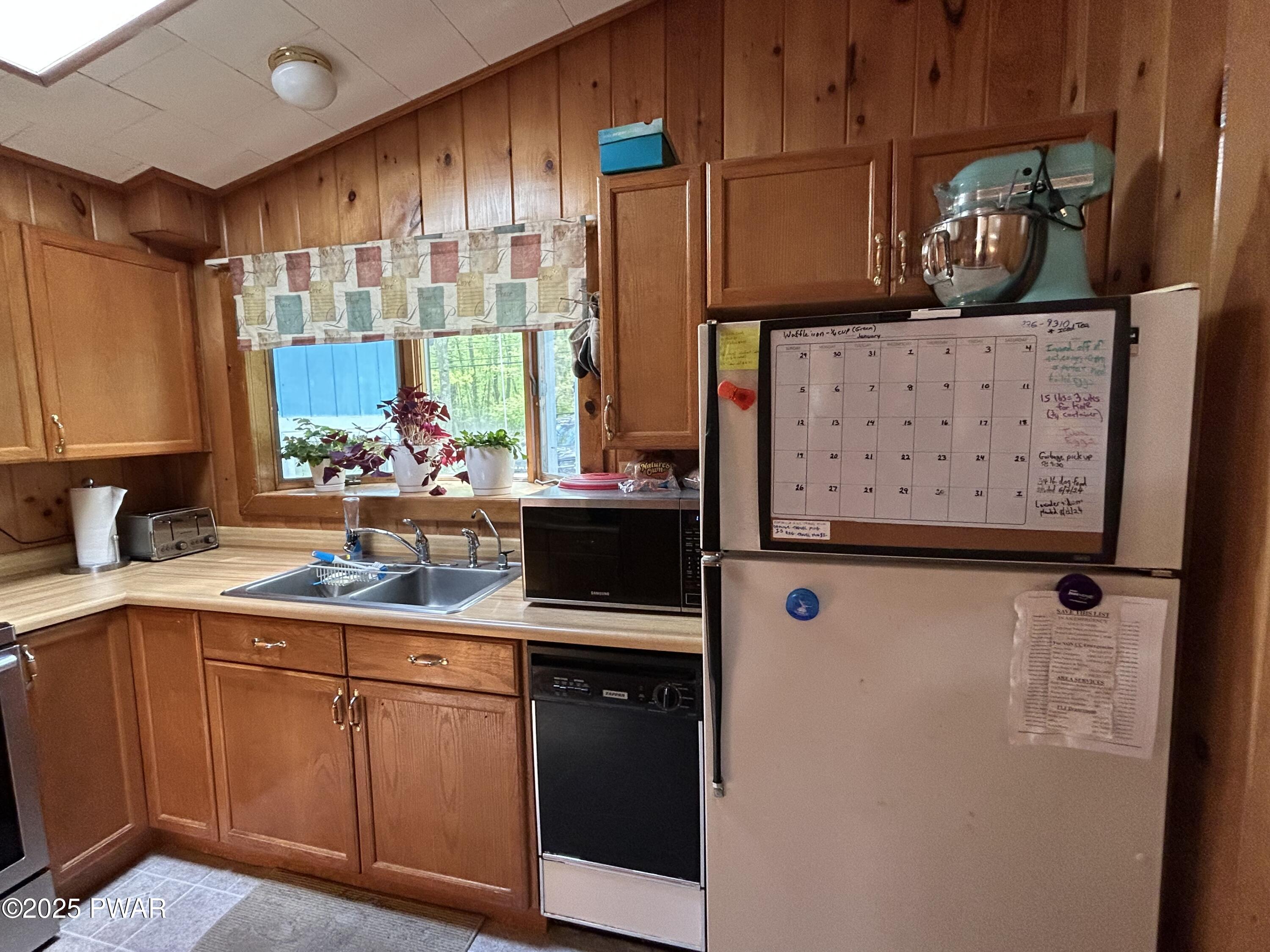 201 Oak Hill Road, Hawley, Pennsylvania image 12