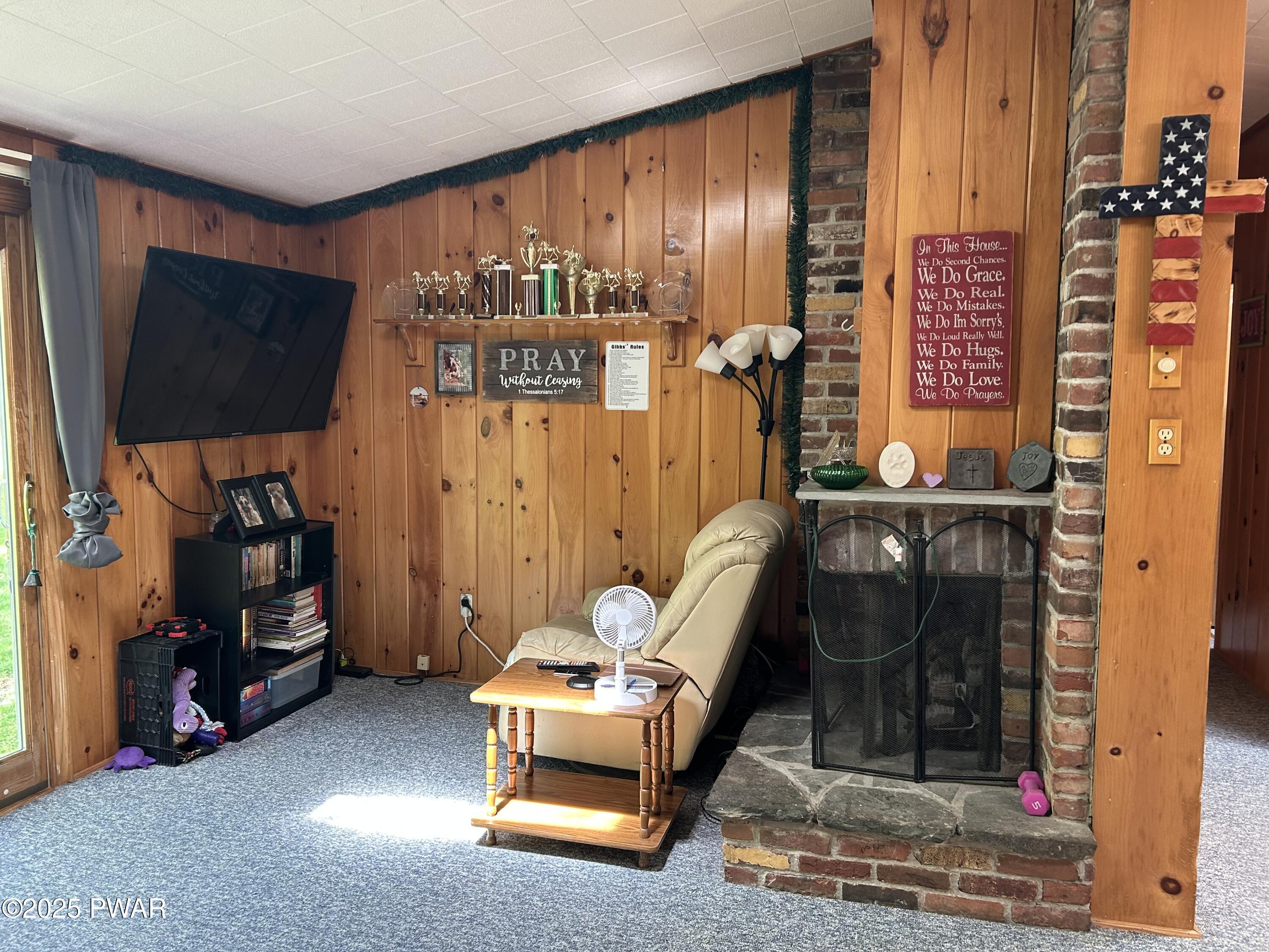 201 Oak Hill Road, Hawley, Pennsylvania image 3