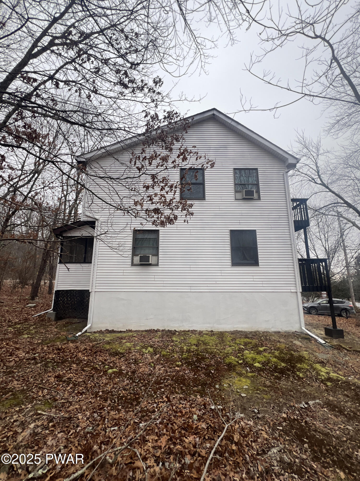 1076 Lancaster Drive, Bushkill, Pennsylvania image 2