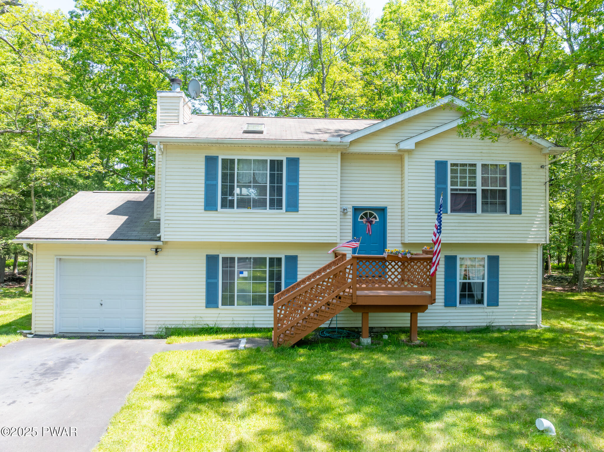 111 Babette Court, Dingmans Ferry, Pennsylvania image 1