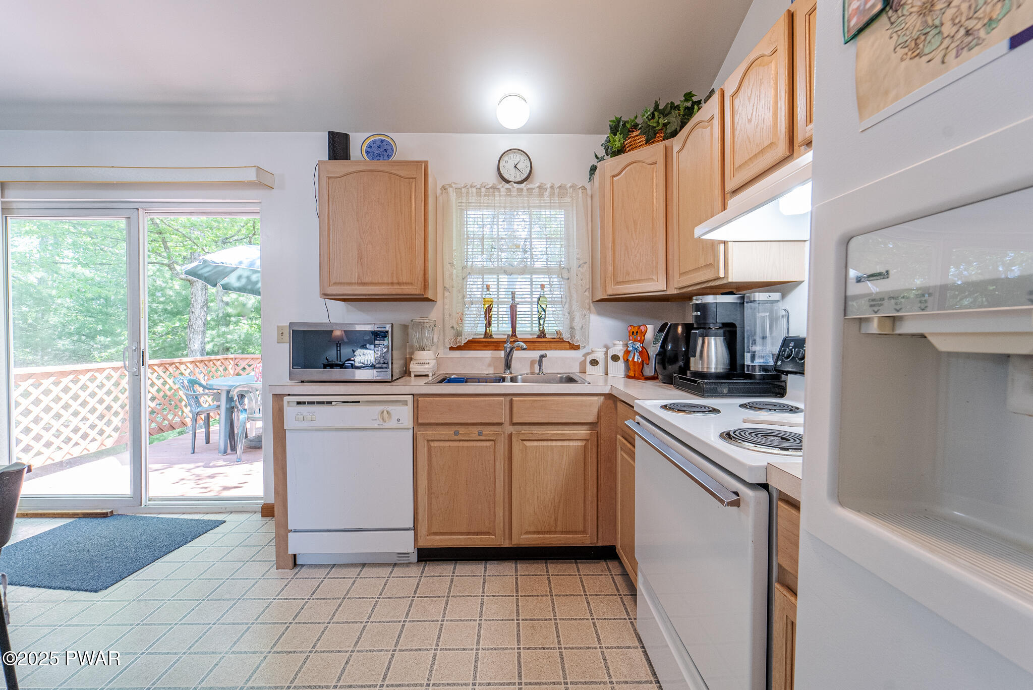 111 Babette Court, Dingmans Ferry, Pennsylvania image 2
