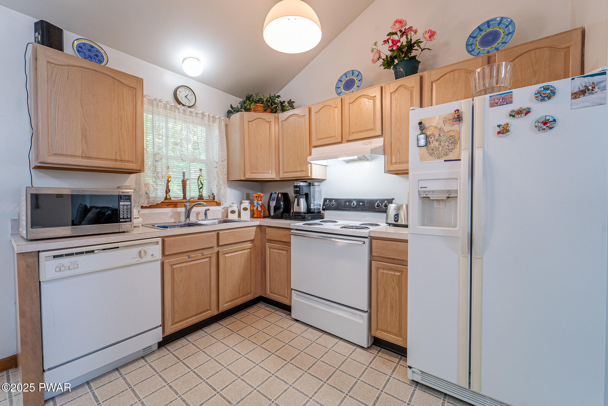 111 Babette Court, Dingmans Ferry, Pennsylvania image 3