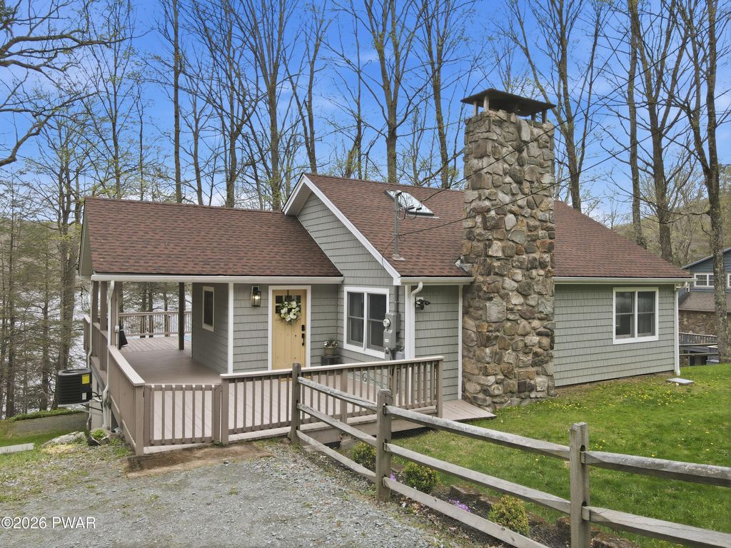 Photo of 142 Waterfront Drive, Greentown, PA 18426 (MLS # PW261044)