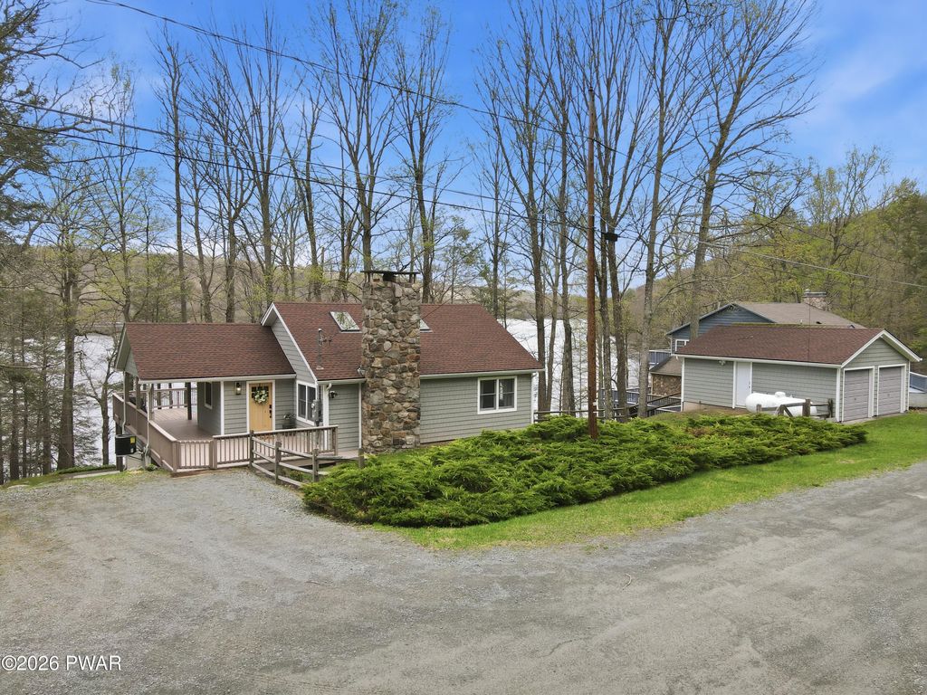 Photo of 142 Waterfront Drive, Greentown, PA 18426 (MLS # PW261044)