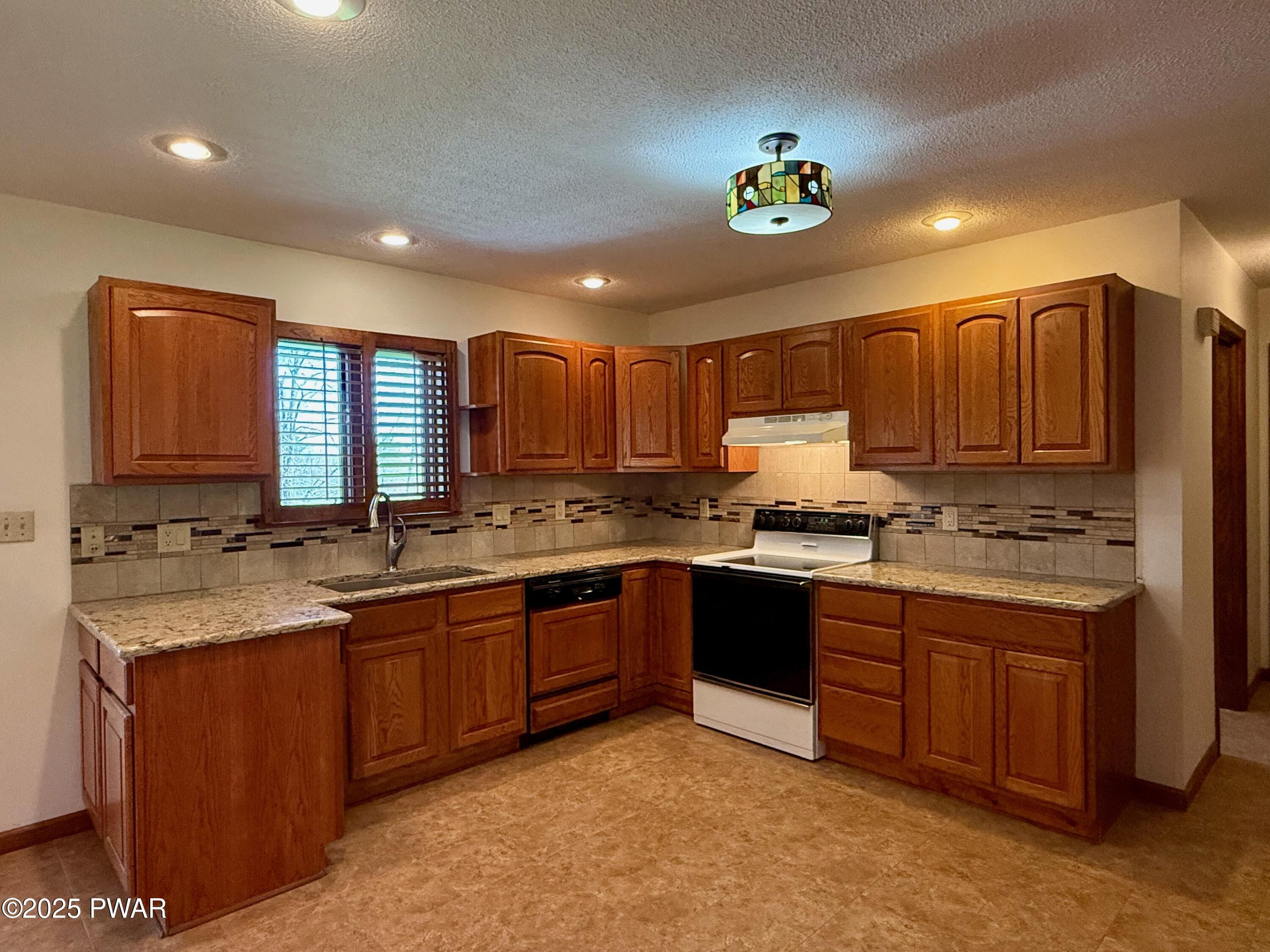 26 Lake View Drive Rd, Lake Ariel, Pennsylvania image 6