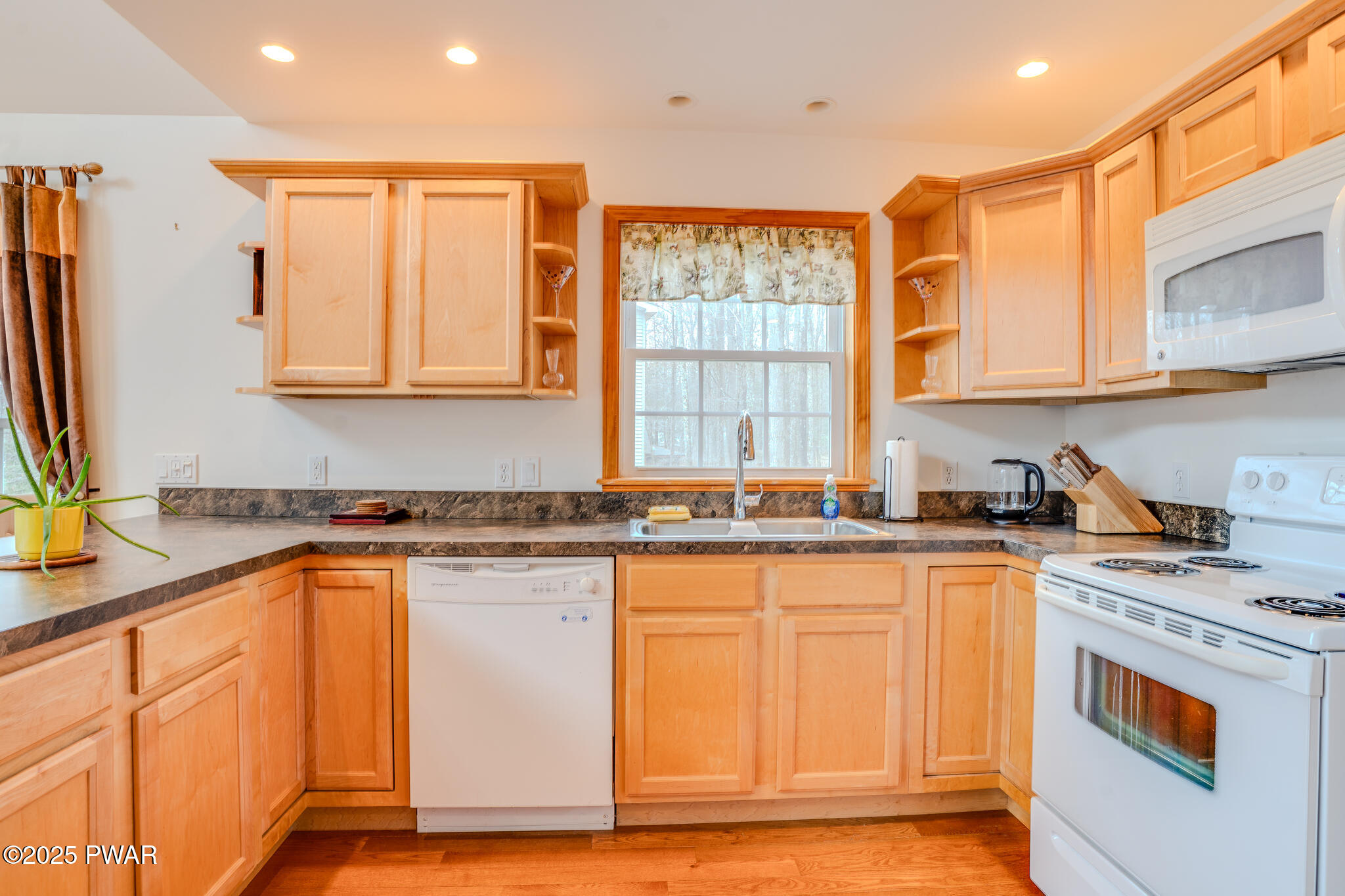 1084 Lakeland Drive, Lake Ariel, Pennsylvania image 14