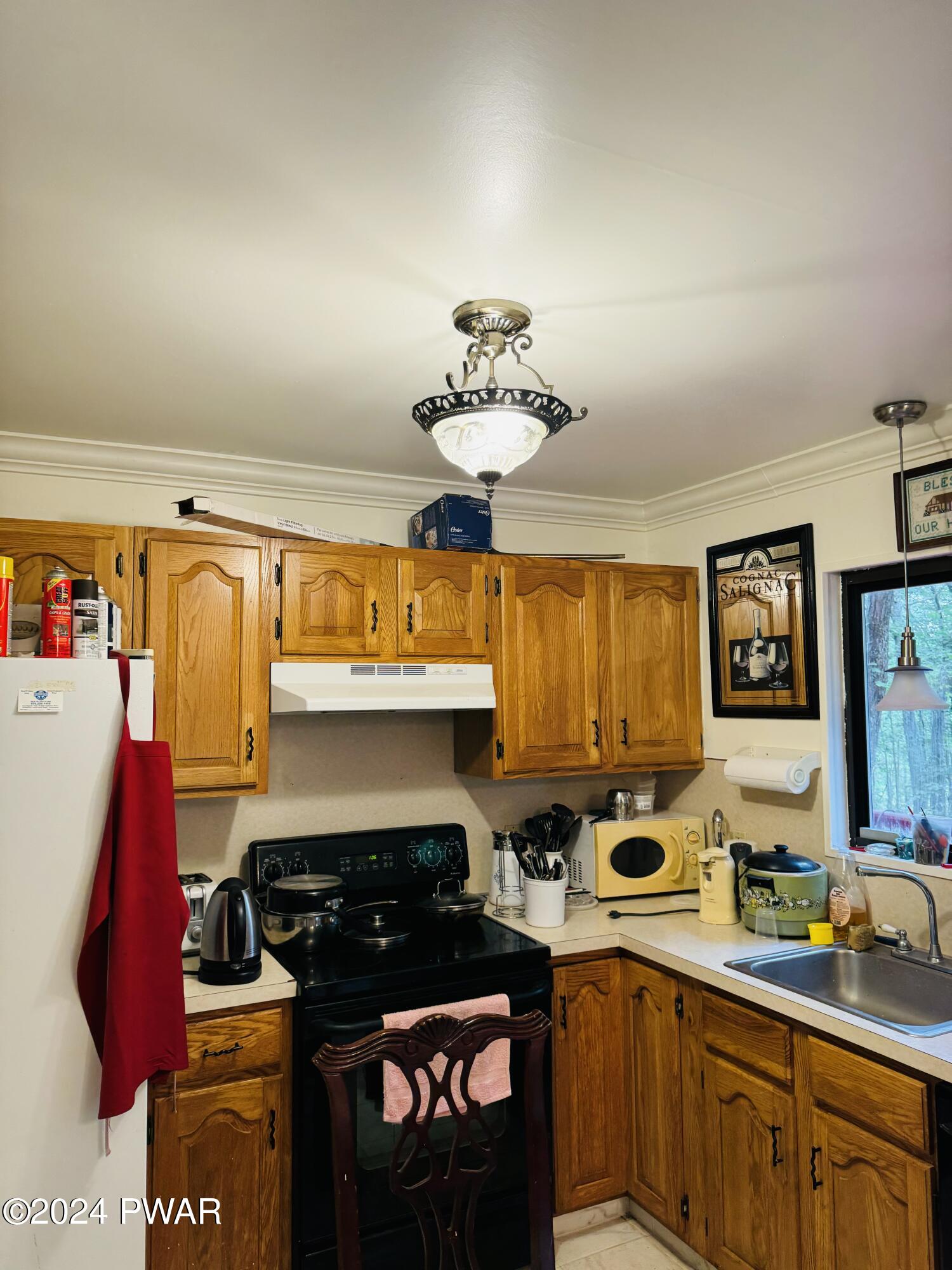 Lords Valley, Pennsylvania 18428, United States, 4 Bedrooms Bedrooms, ,2 BathroomsBathrooms,Residential,Pending,49909