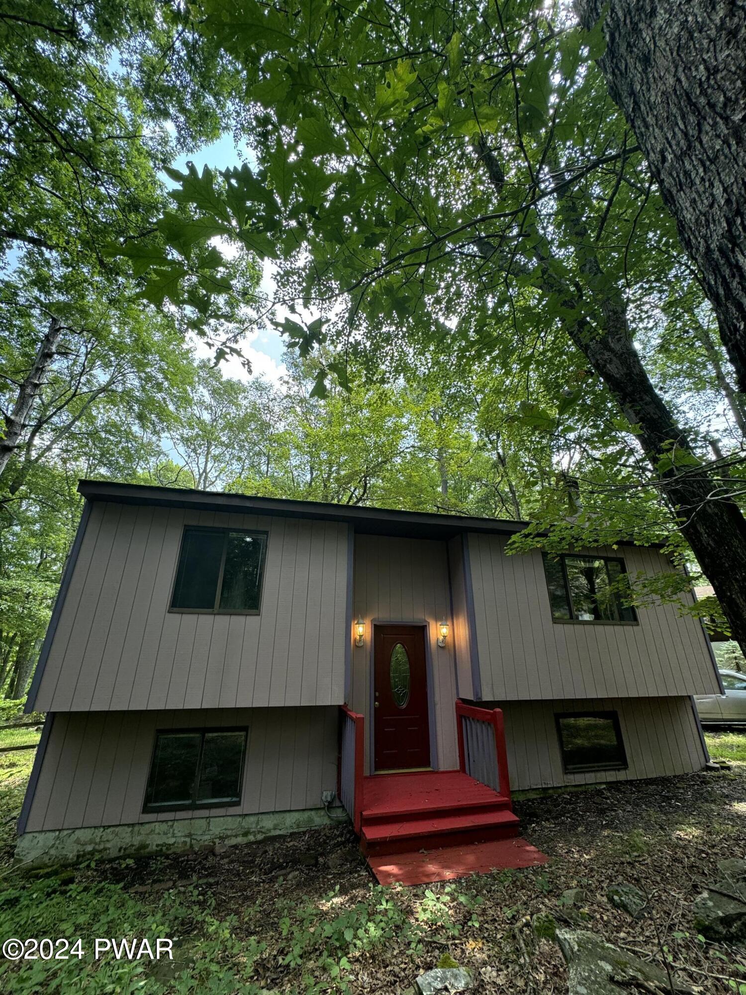 Lords Valley, Pennsylvania 18428, United States, 4 Bedrooms Bedrooms, ,2 BathroomsBathrooms,Residential,Pending,49909