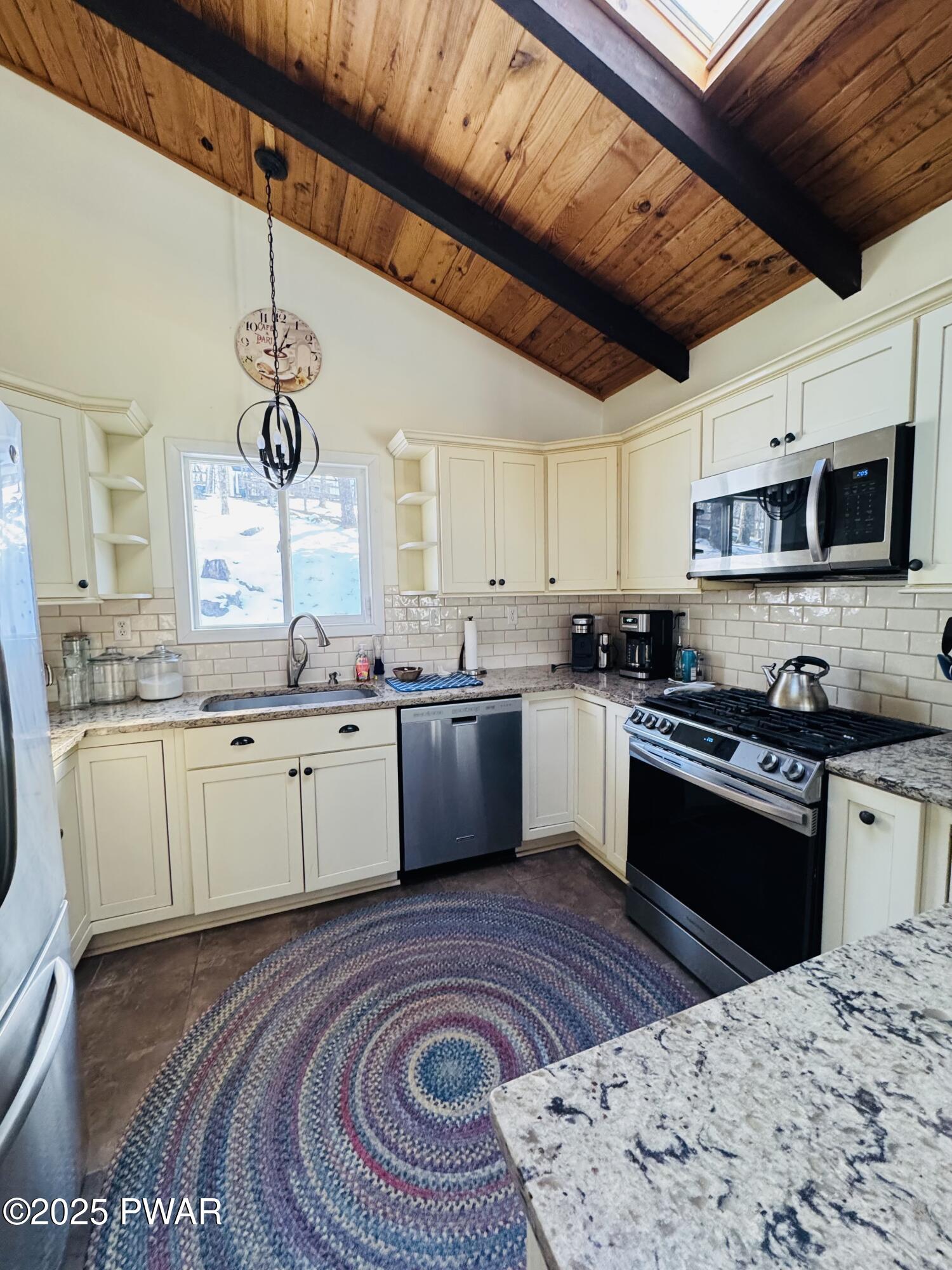 Lords Valley, Pennsylvania 18428, United States, 3 Bedrooms Bedrooms, ,2 BathroomsBathrooms,Residential,Pending,11856