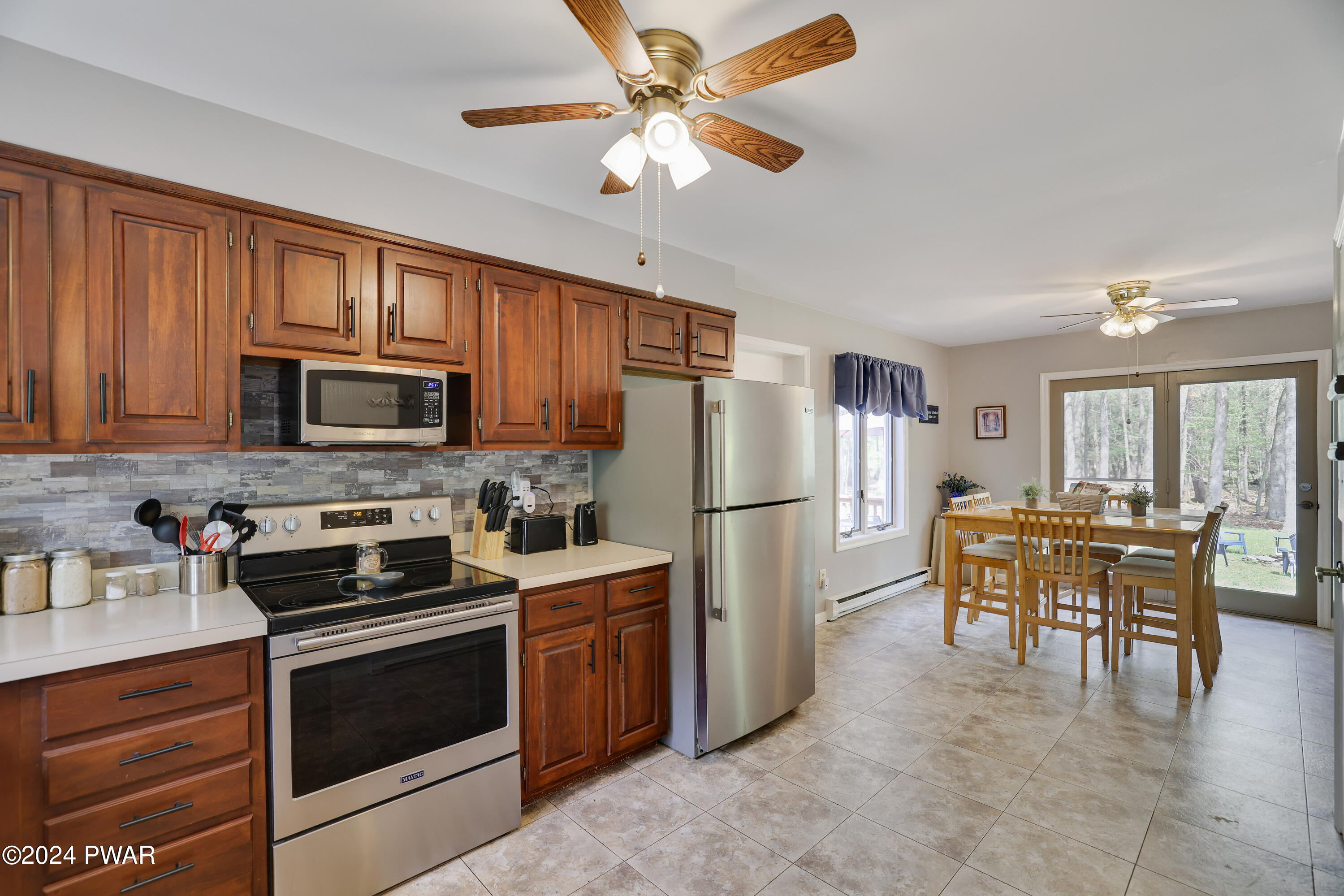 Lakeville, Pennsylvania 18438, United States, 2 Bedrooms Bedrooms, ,2 BathroomsBathrooms,Residential,Pending,58639