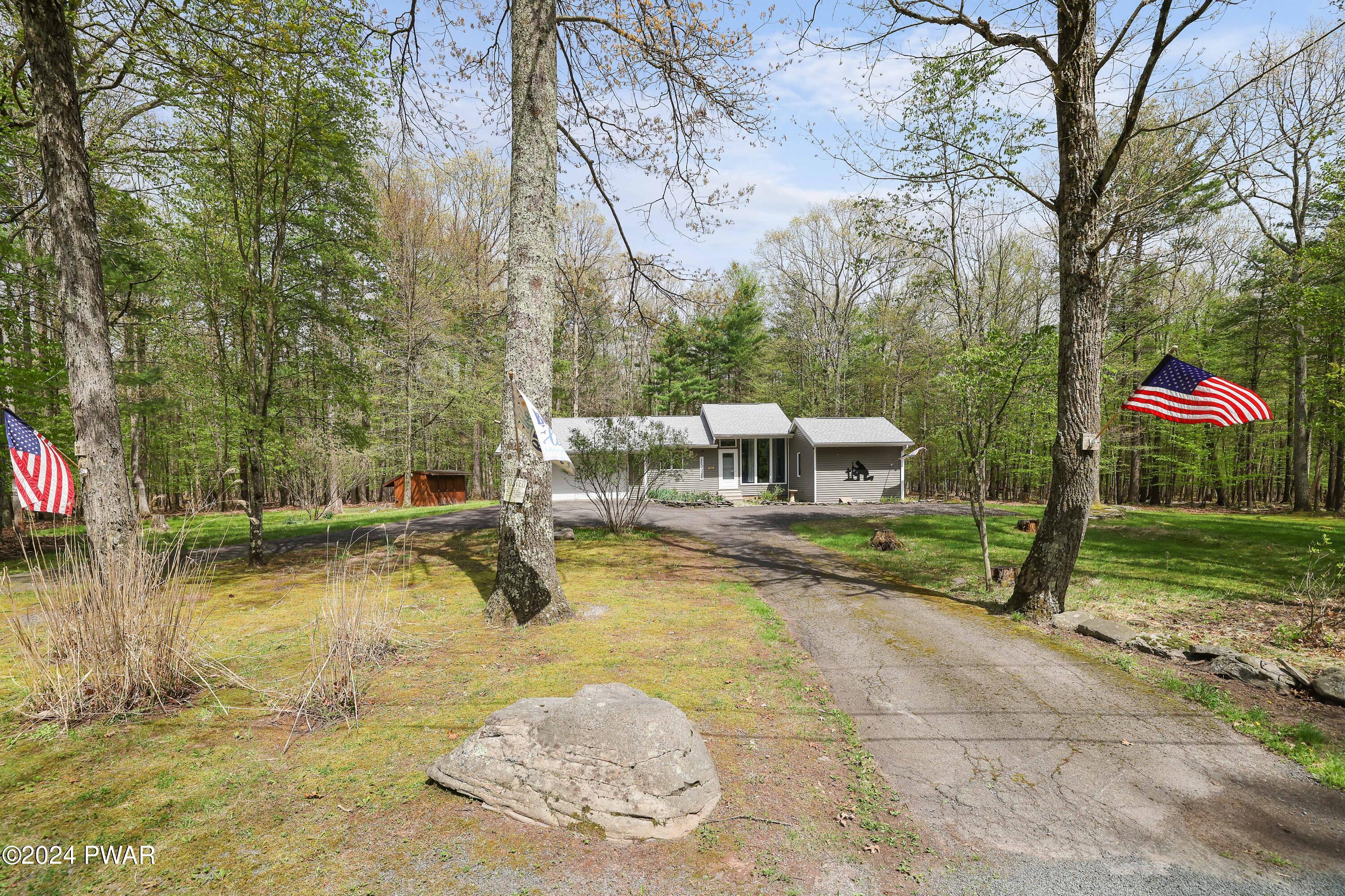 Lakeville, Pennsylvania 18438, United States, 2 Bedrooms Bedrooms, ,2 BathroomsBathrooms,Residential,Pending,58639