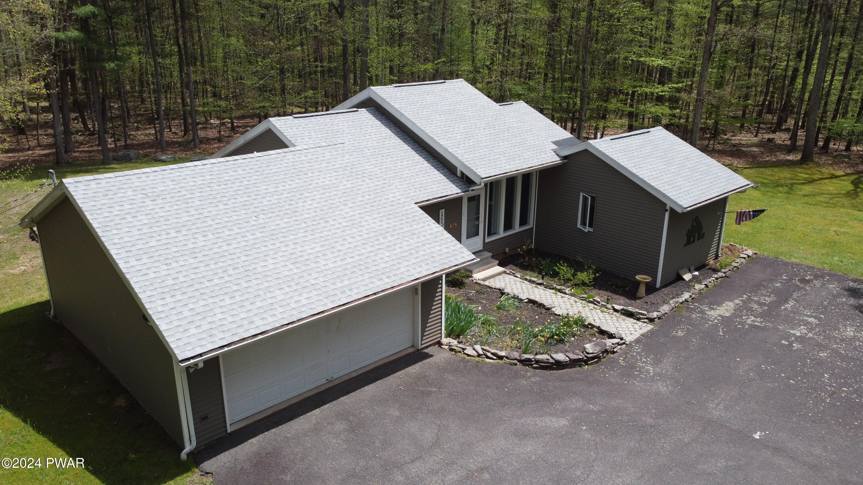 Lakeville, Pennsylvania 18438, United States, 2 Bedrooms Bedrooms, ,2 BathroomsBathrooms,Residential,Pending,58639