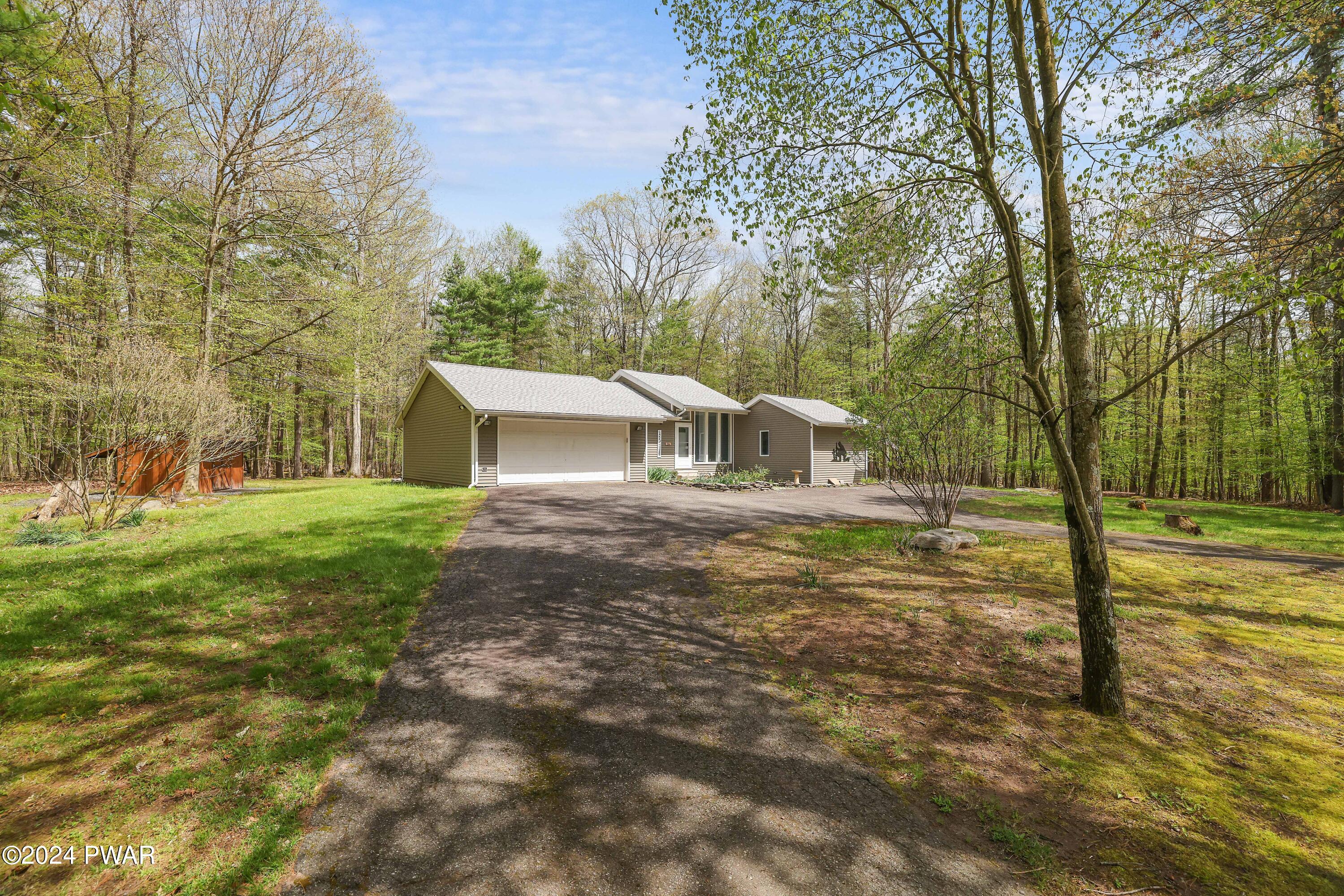 Lakeville, Pennsylvania 18438, United States, 2 Bedrooms Bedrooms, ,2 BathroomsBathrooms,Residential,Pending,58639