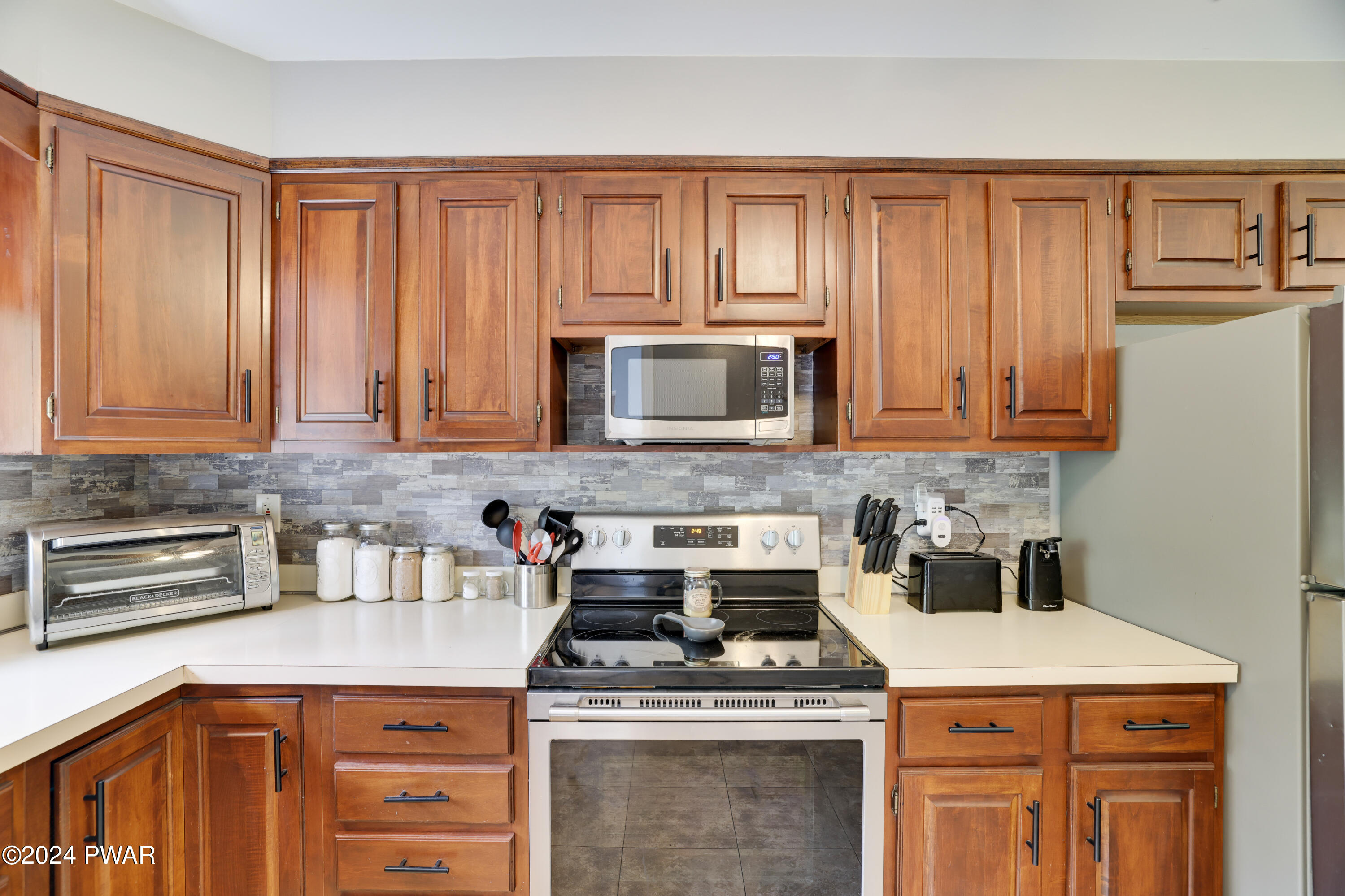 Lakeville, Pennsylvania 18438, United States, 2 Bedrooms Bedrooms, ,2 BathroomsBathrooms,Residential,Pending,58639