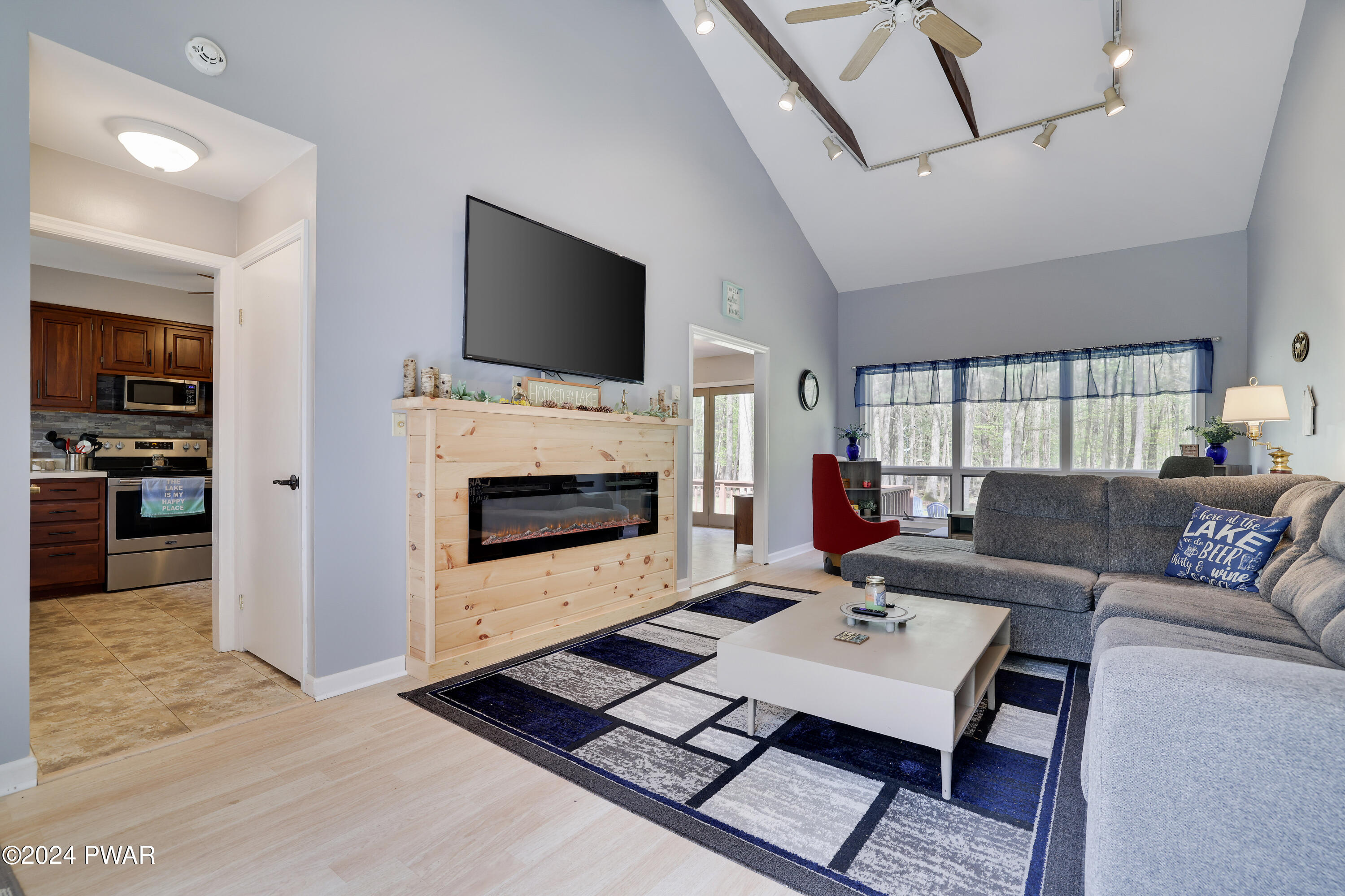 Lakeville, Pennsylvania 18438, United States, 2 Bedrooms Bedrooms, ,2 BathroomsBathrooms,Residential,Pending,58639