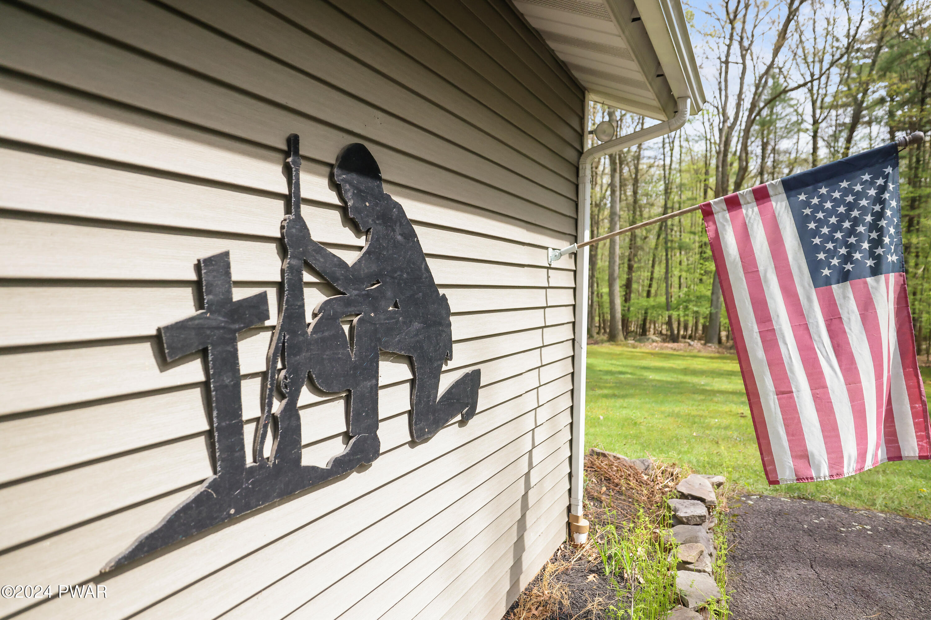 Lakeville, Pennsylvania 18438, United States, 2 Bedrooms Bedrooms, ,2 BathroomsBathrooms,Residential,Pending,58639