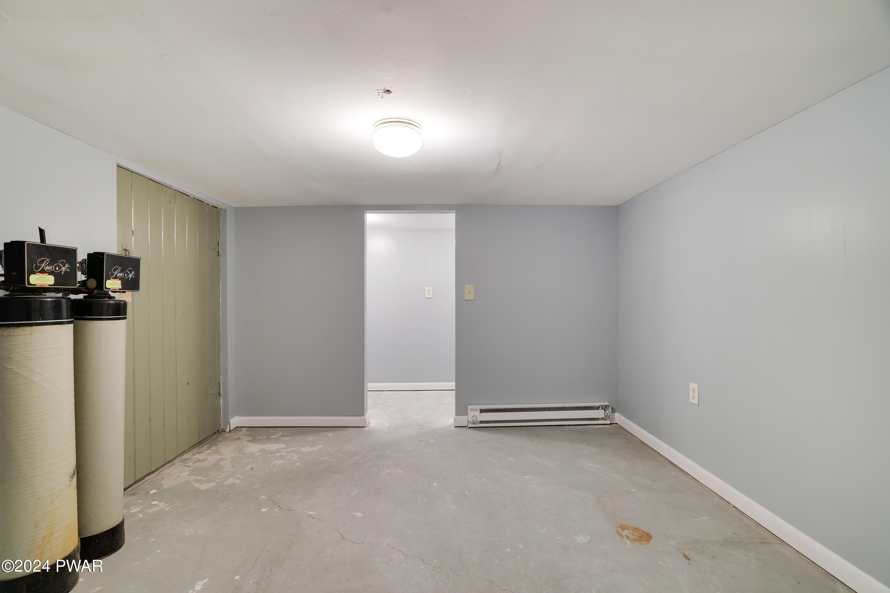 Lakeville, Pennsylvania 18438, United States, 2 Bedrooms Bedrooms, ,2 BathroomsBathrooms,Residential,Pending,58639