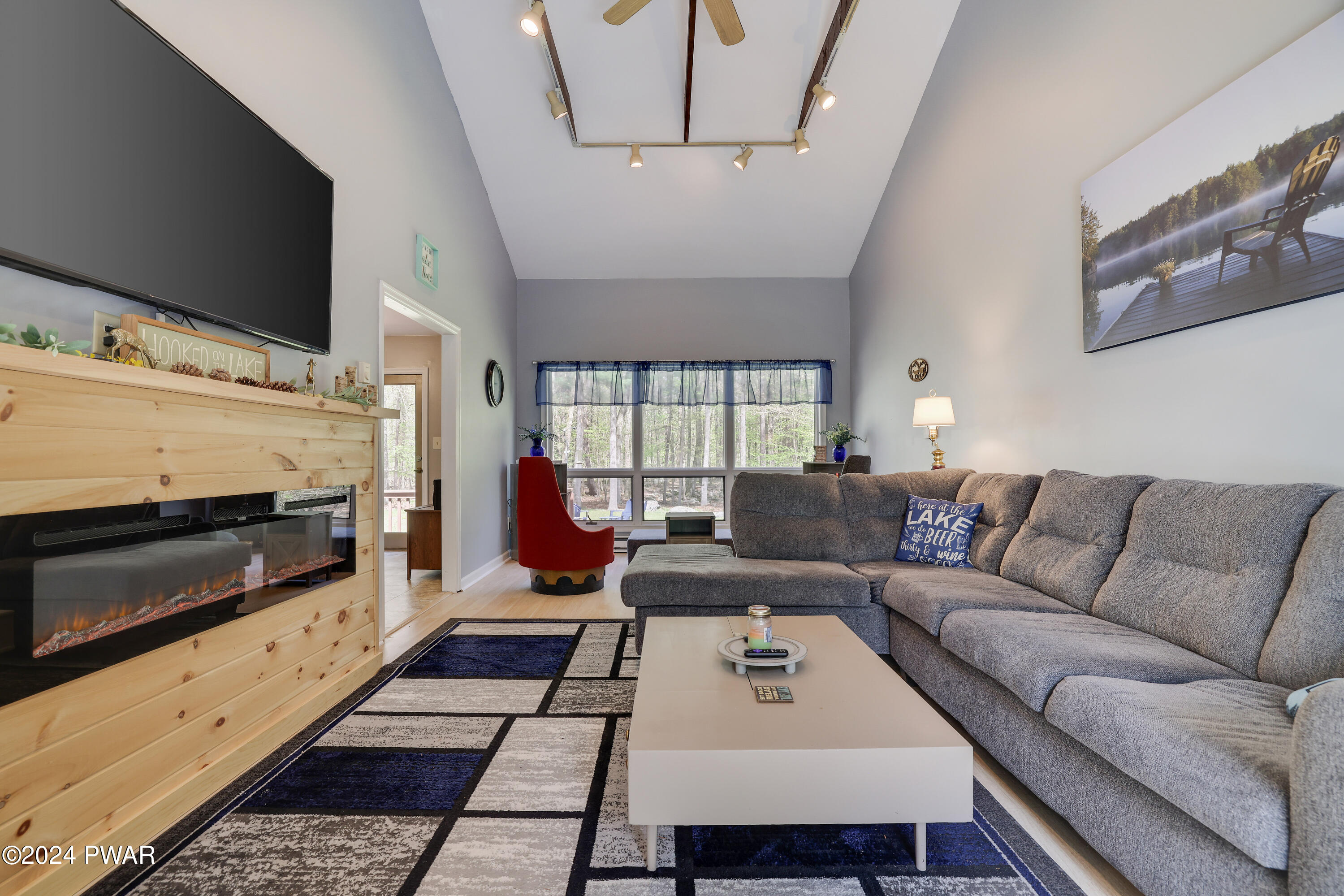 Lakeville, Pennsylvania 18438, United States, 2 Bedrooms Bedrooms, ,2 BathroomsBathrooms,Residential,Pending,58639