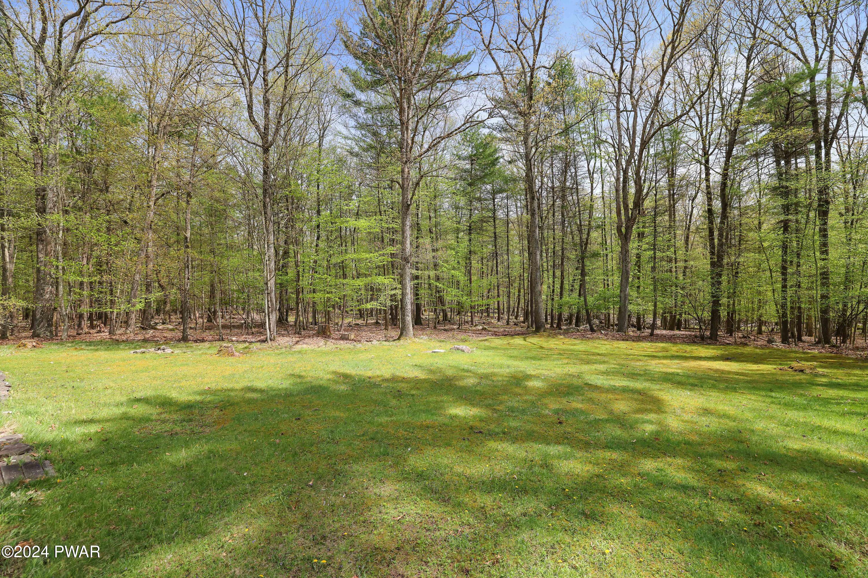 Lakeville, Pennsylvania 18438, United States, 2 Bedrooms Bedrooms, ,2 BathroomsBathrooms,Residential,Pending,58639