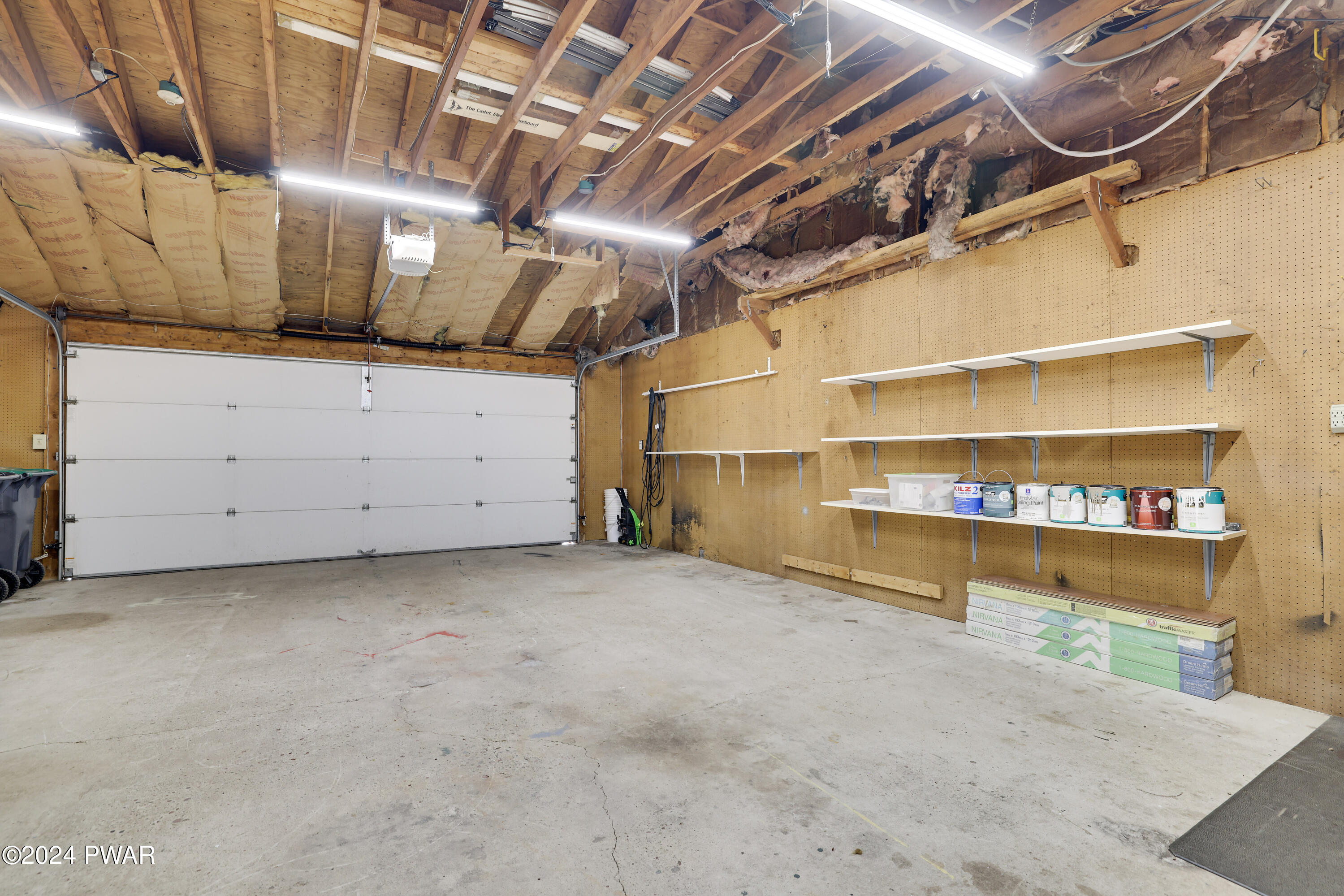 Lakeville, Pennsylvania 18438, United States, 2 Bedrooms Bedrooms, ,2 BathroomsBathrooms,Residential,Pending,58639