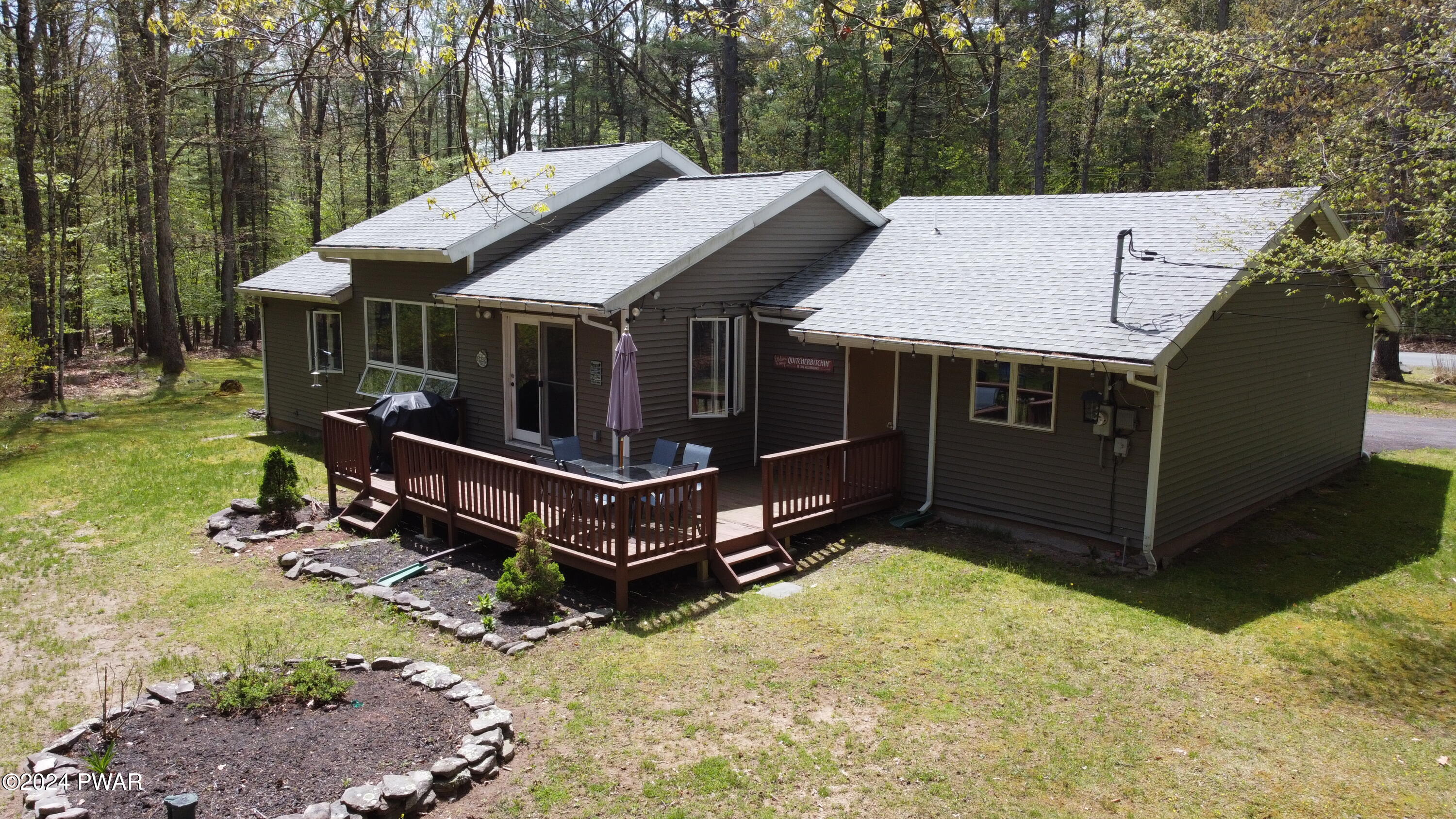 Lakeville, Pennsylvania 18438, United States, 2 Bedrooms Bedrooms, ,2 BathroomsBathrooms,Residential,Pending,58639