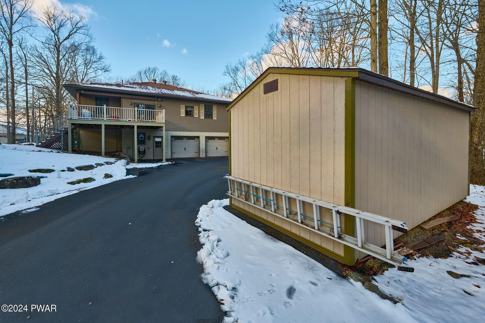 Hawley, Pennsylvania 18428, United States, 4 Bedrooms Bedrooms, ,3 BathroomsBathrooms,Residential,Pending,64162