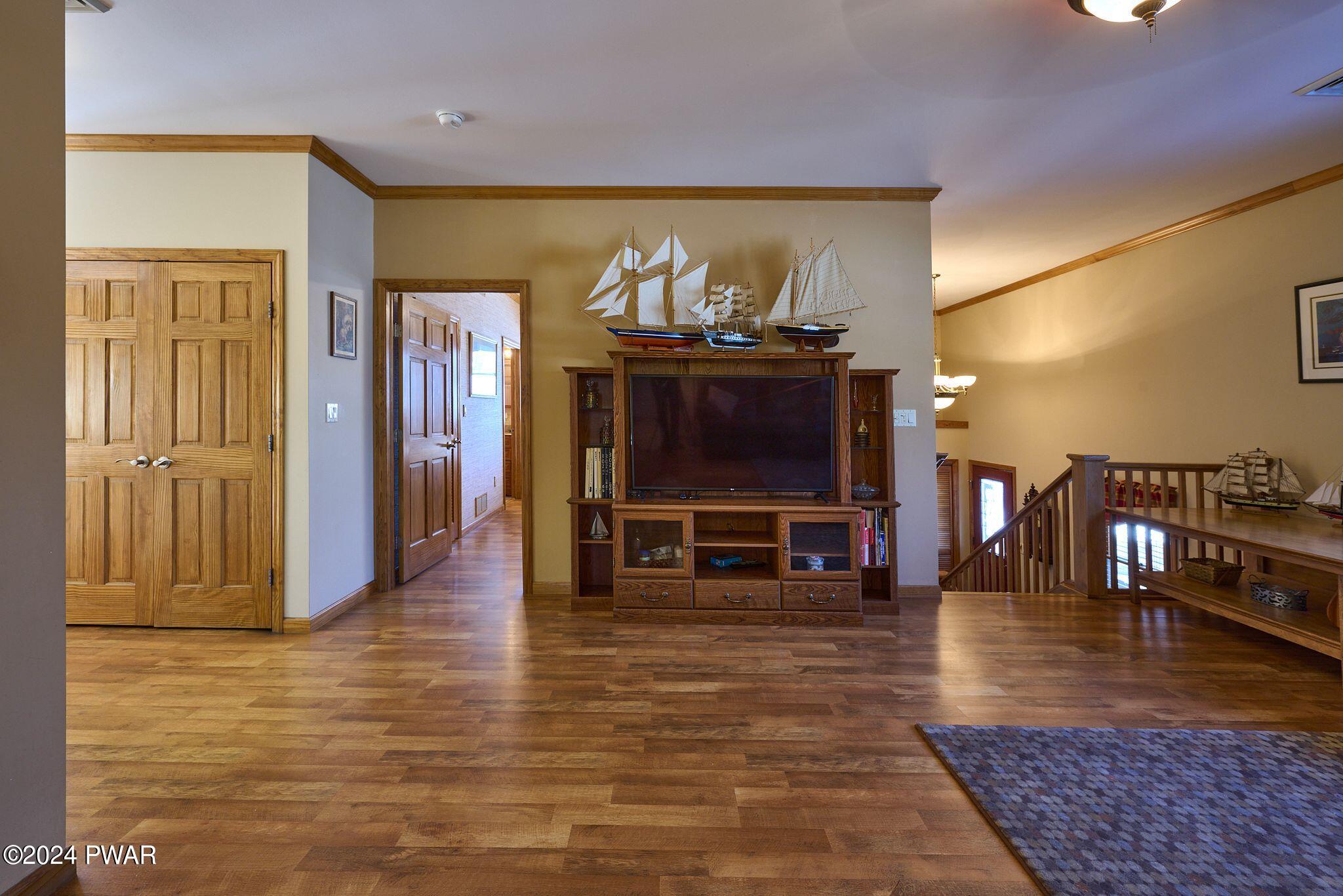 Hawley, Pennsylvania 18428, United States, 4 Bedrooms Bedrooms, ,3 BathroomsBathrooms,Residential,Pending,64162