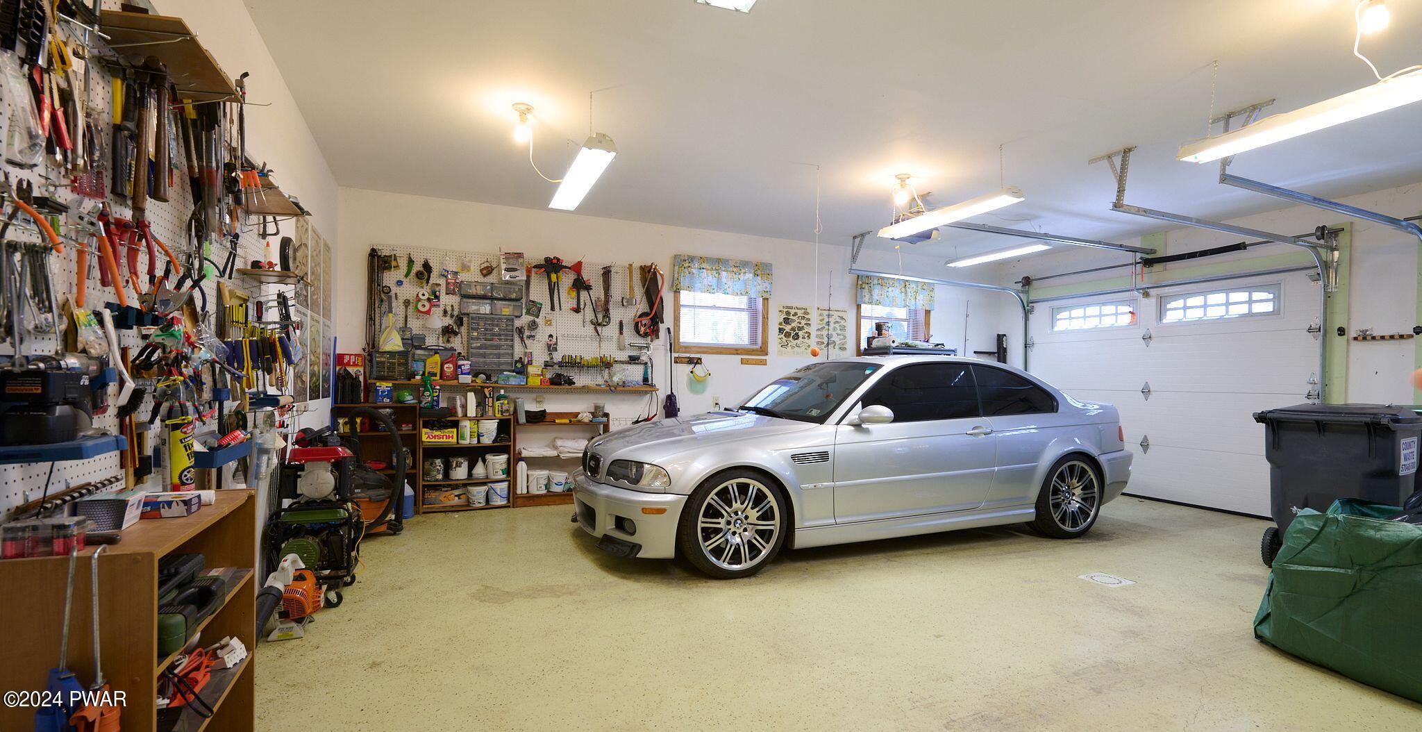 Hawley, Pennsylvania 18428, United States, 4 Bedrooms Bedrooms, ,3 BathroomsBathrooms,Residential,Pending,64162