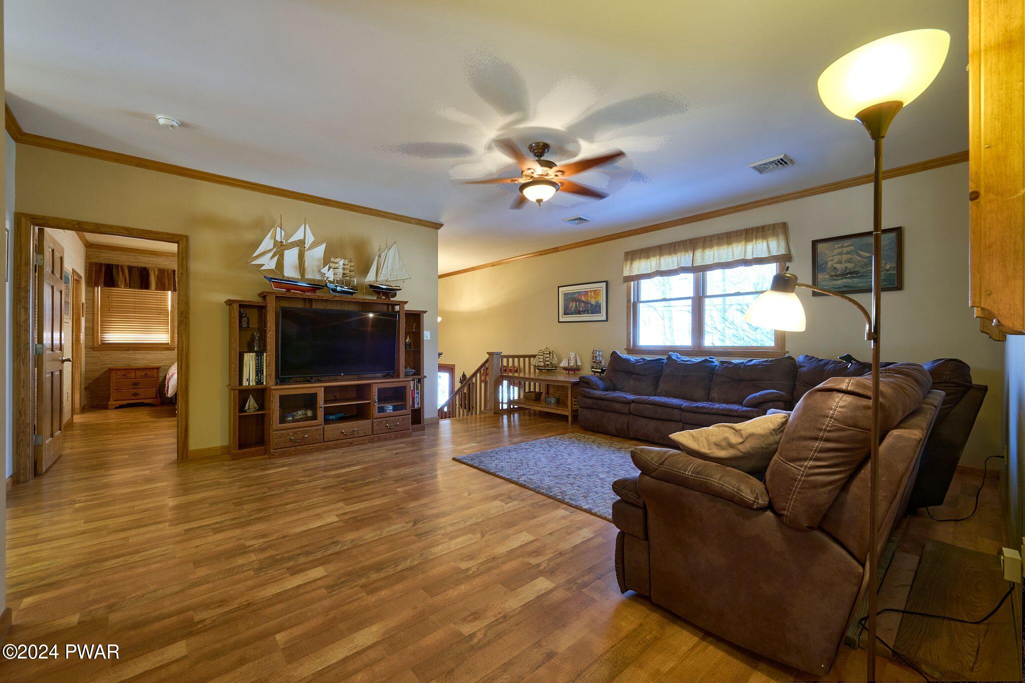 Hawley, Pennsylvania 18428, United States, 4 Bedrooms Bedrooms, ,3 BathroomsBathrooms,Residential,Pending,64162