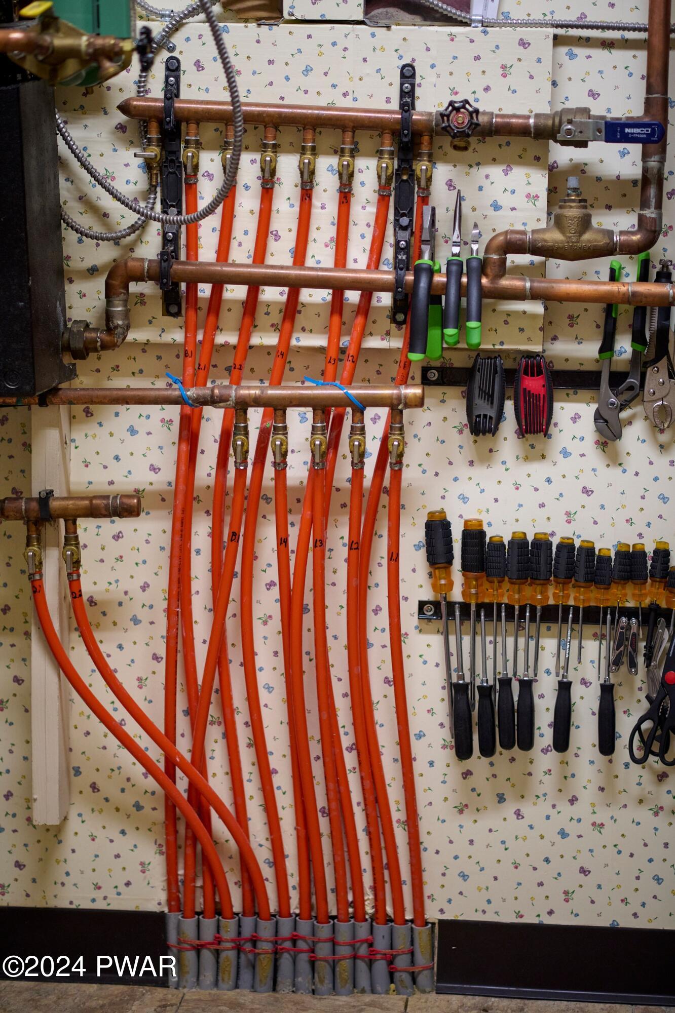 Hawley, Pennsylvania 18428, United States, 4 Bedrooms Bedrooms, ,3 BathroomsBathrooms,Residential,Pending,64162