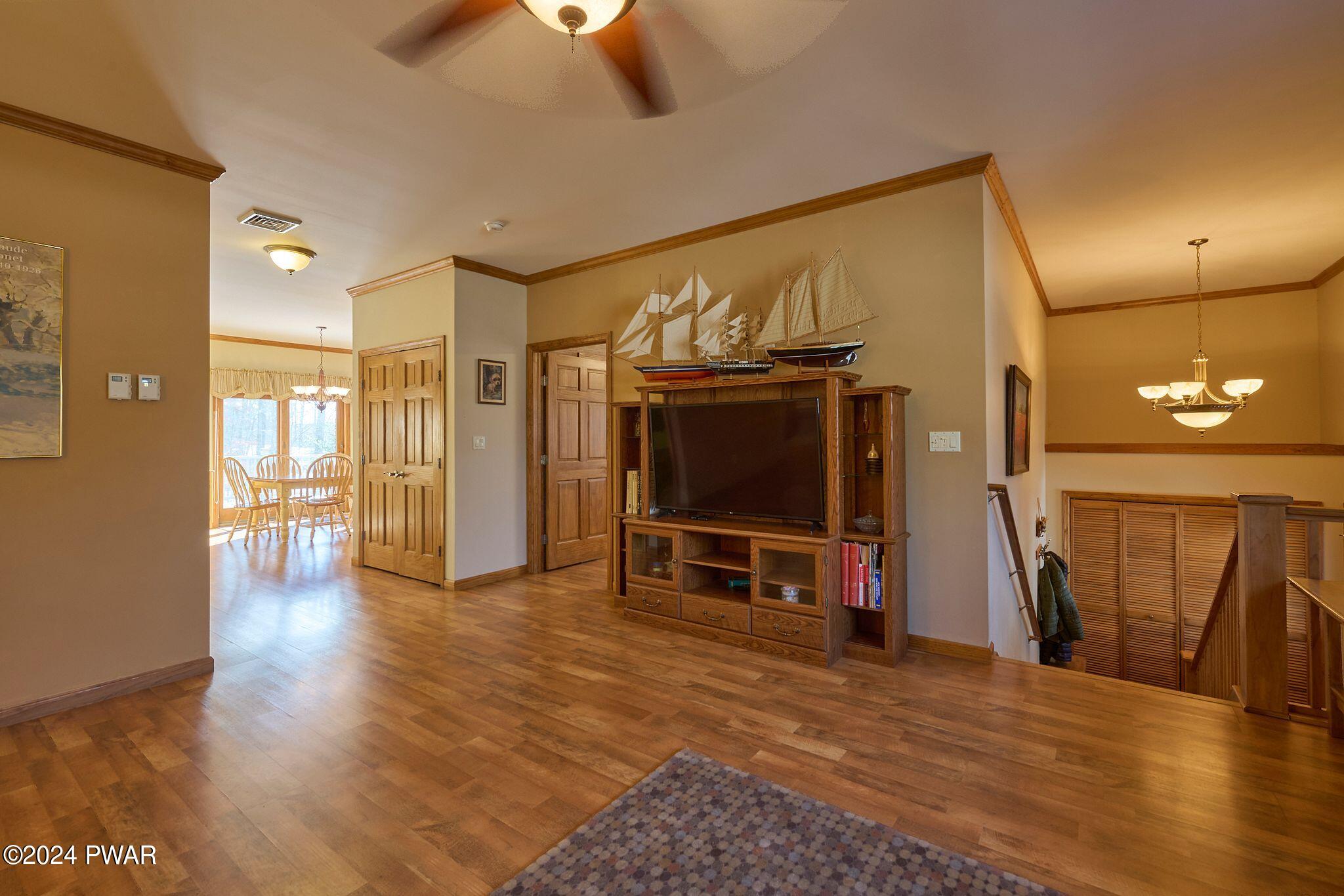 Hawley, Pennsylvania 18428, United States, 4 Bedrooms Bedrooms, ,3 BathroomsBathrooms,Residential,Pending,64162