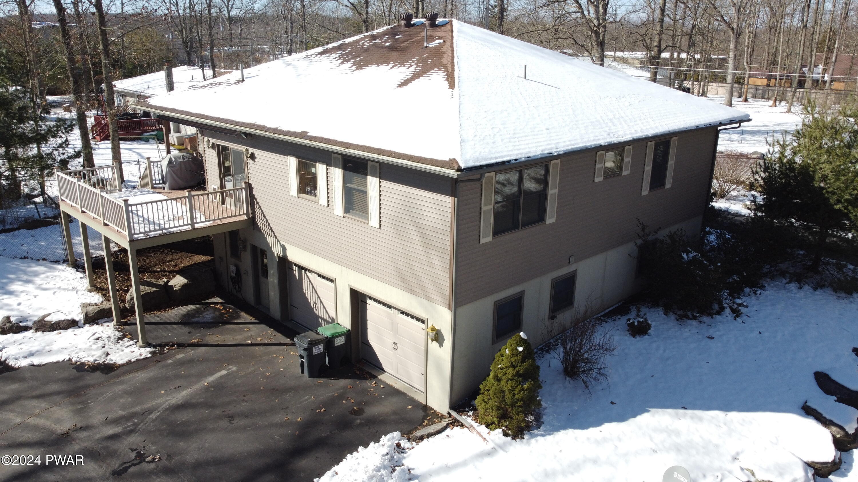 Hawley, Pennsylvania 18428, United States, 4 Bedrooms Bedrooms, ,3 BathroomsBathrooms,Residential,Pending,64162