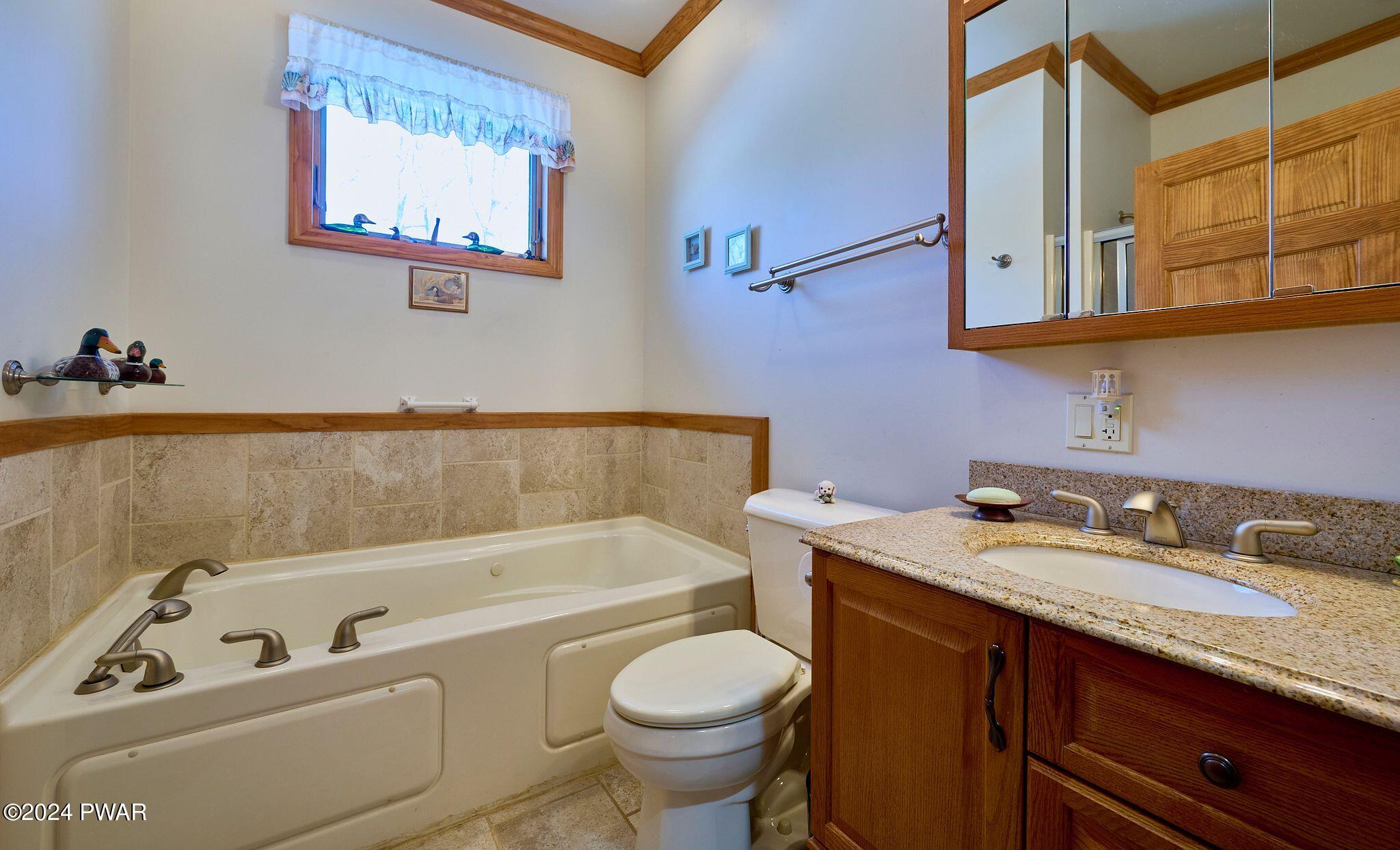 Hawley, Pennsylvania 18428, United States, 4 Bedrooms Bedrooms, ,3 BathroomsBathrooms,Residential,Pending,64162