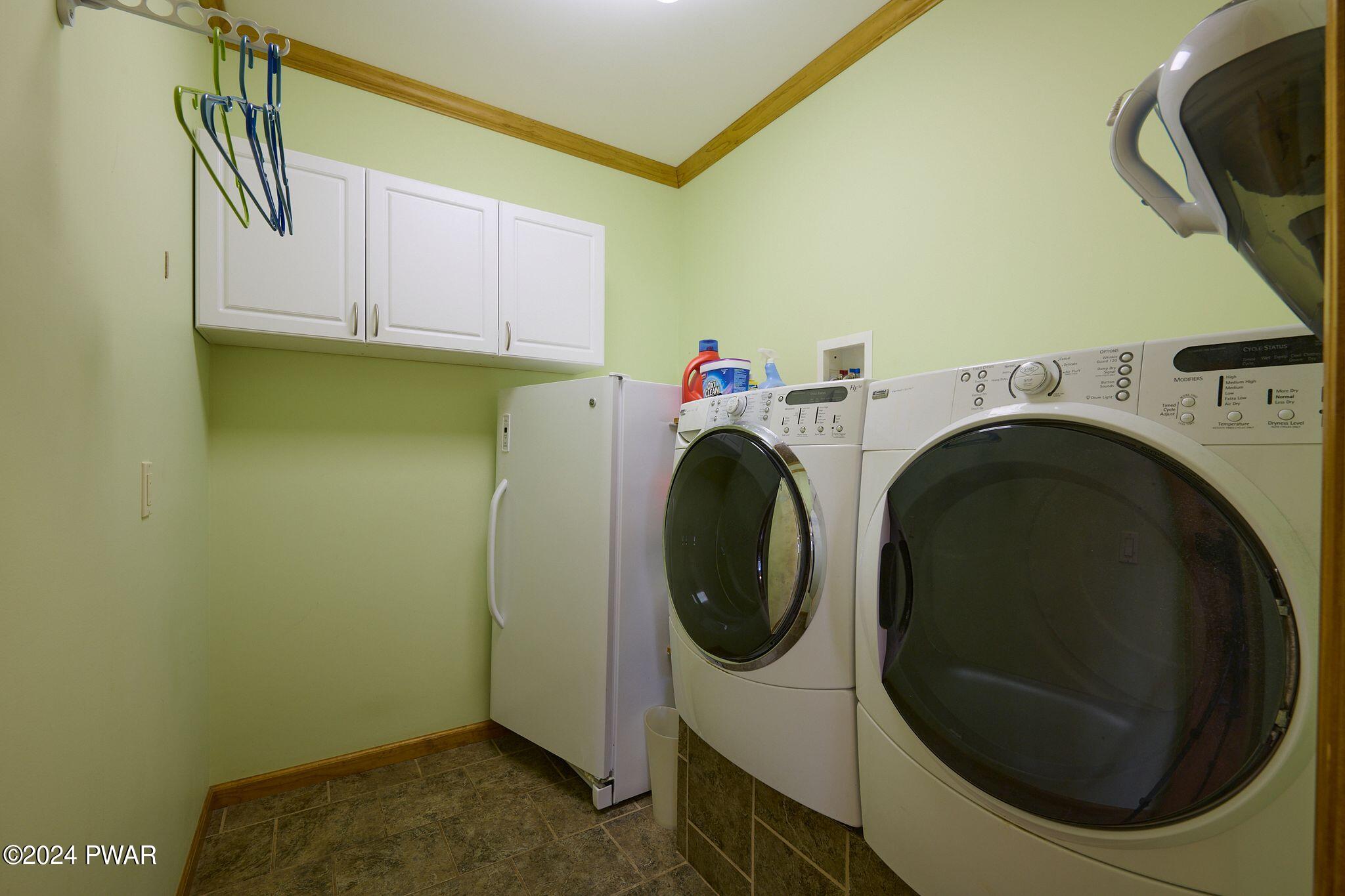 Hawley, Pennsylvania 18428, United States, 4 Bedrooms Bedrooms, ,3 BathroomsBathrooms,Residential,Pending,64162