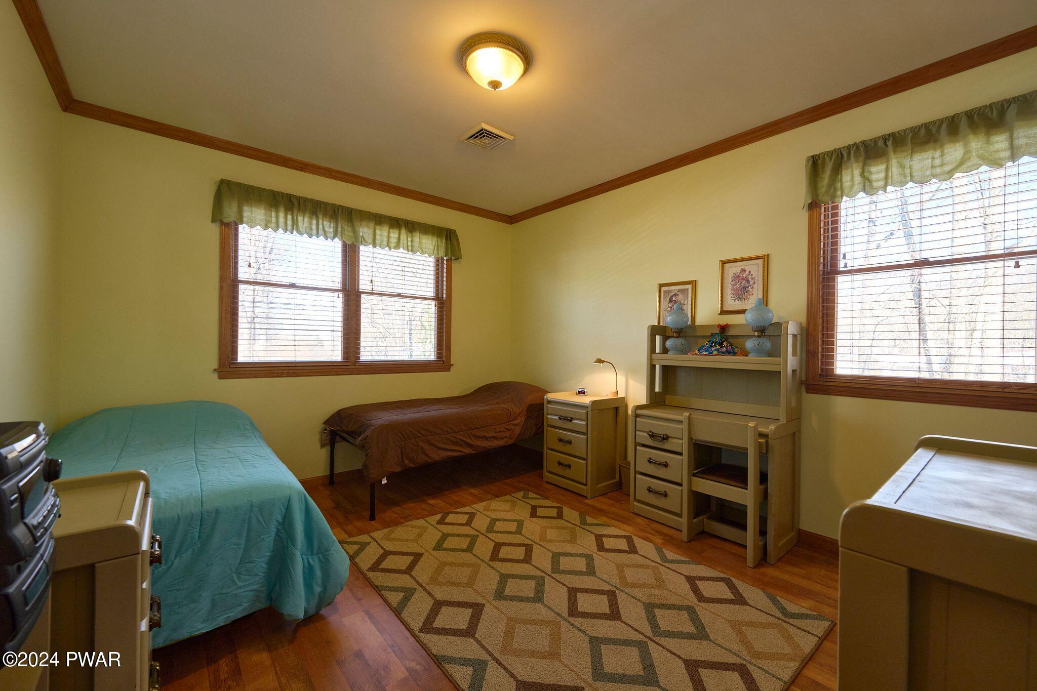 Hawley, Pennsylvania 18428, United States, 4 Bedrooms Bedrooms, ,3 BathroomsBathrooms,Residential,Pending,64162