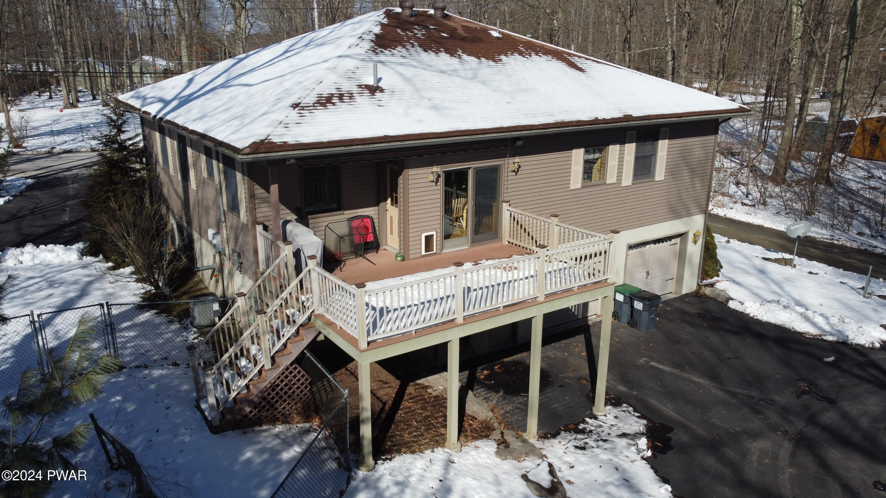 Hawley, Pennsylvania 18428, United States, 4 Bedrooms Bedrooms, ,3 BathroomsBathrooms,Residential,Pending,64162