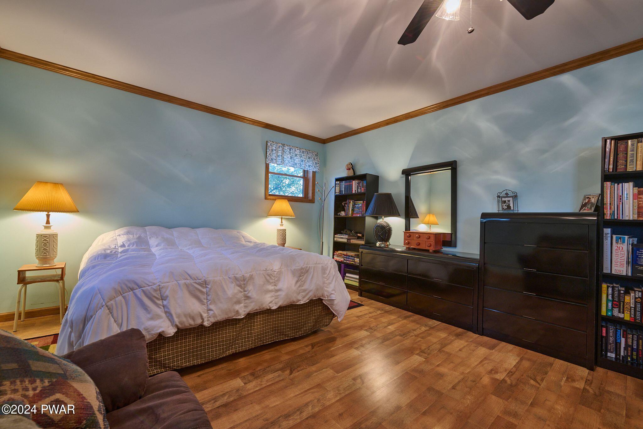 Hawley, Pennsylvania 18428, United States, 4 Bedrooms Bedrooms, ,3 BathroomsBathrooms,Residential,Pending,64162