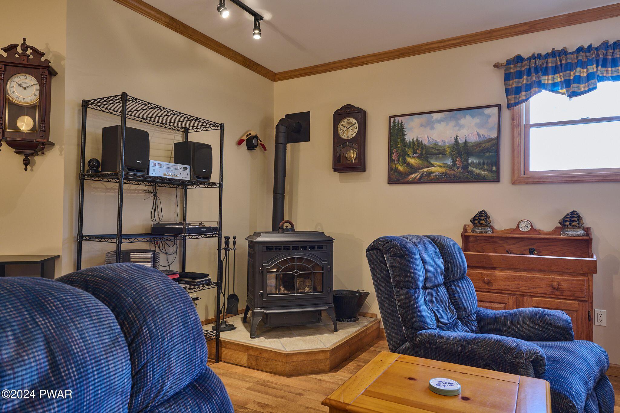 Hawley, Pennsylvania 18428, United States, 4 Bedrooms Bedrooms, ,3 BathroomsBathrooms,Residential,Pending,64162