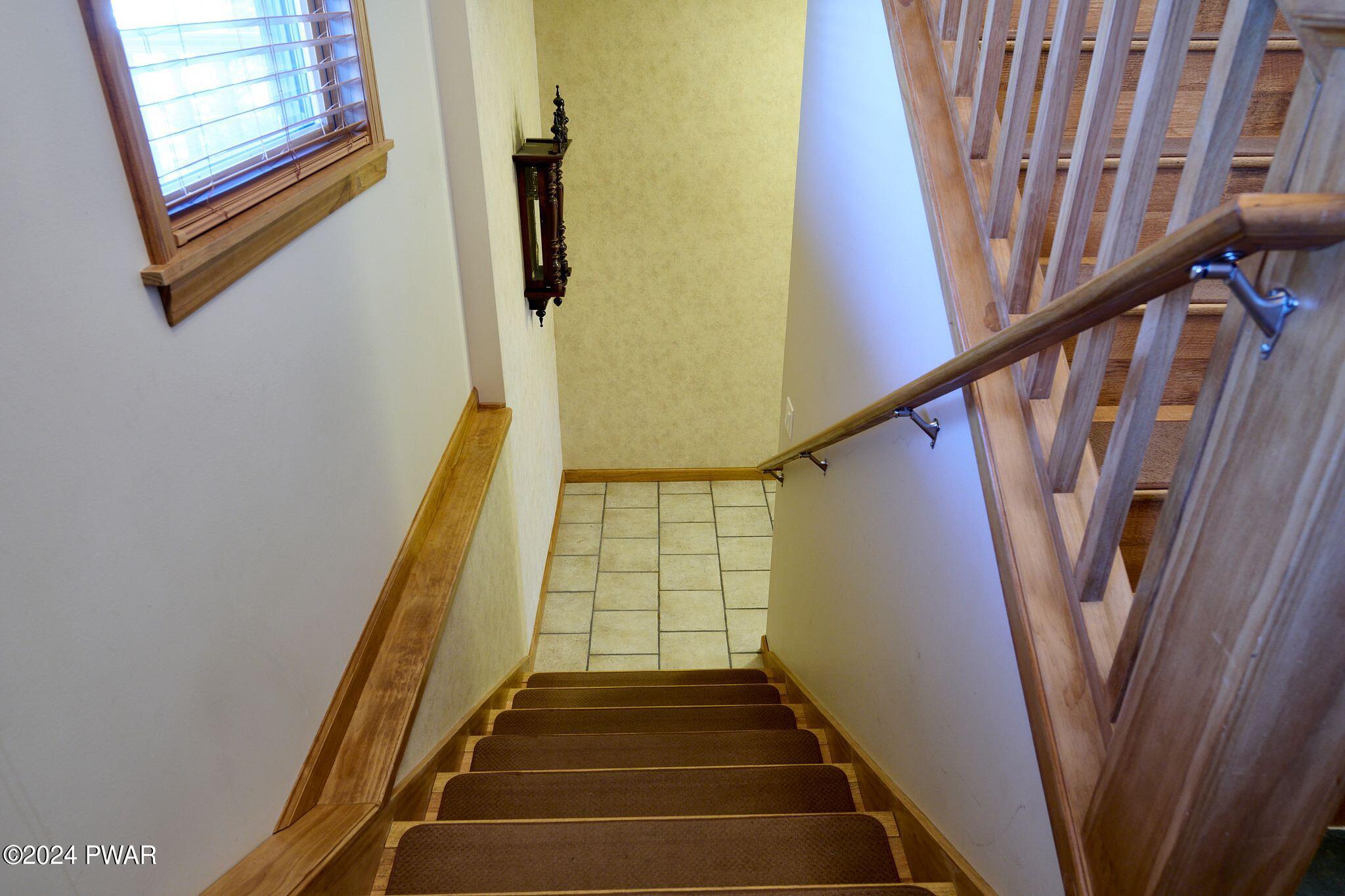 Hawley, Pennsylvania 18428, United States, 4 Bedrooms Bedrooms, ,3 BathroomsBathrooms,Residential,Pending,64162