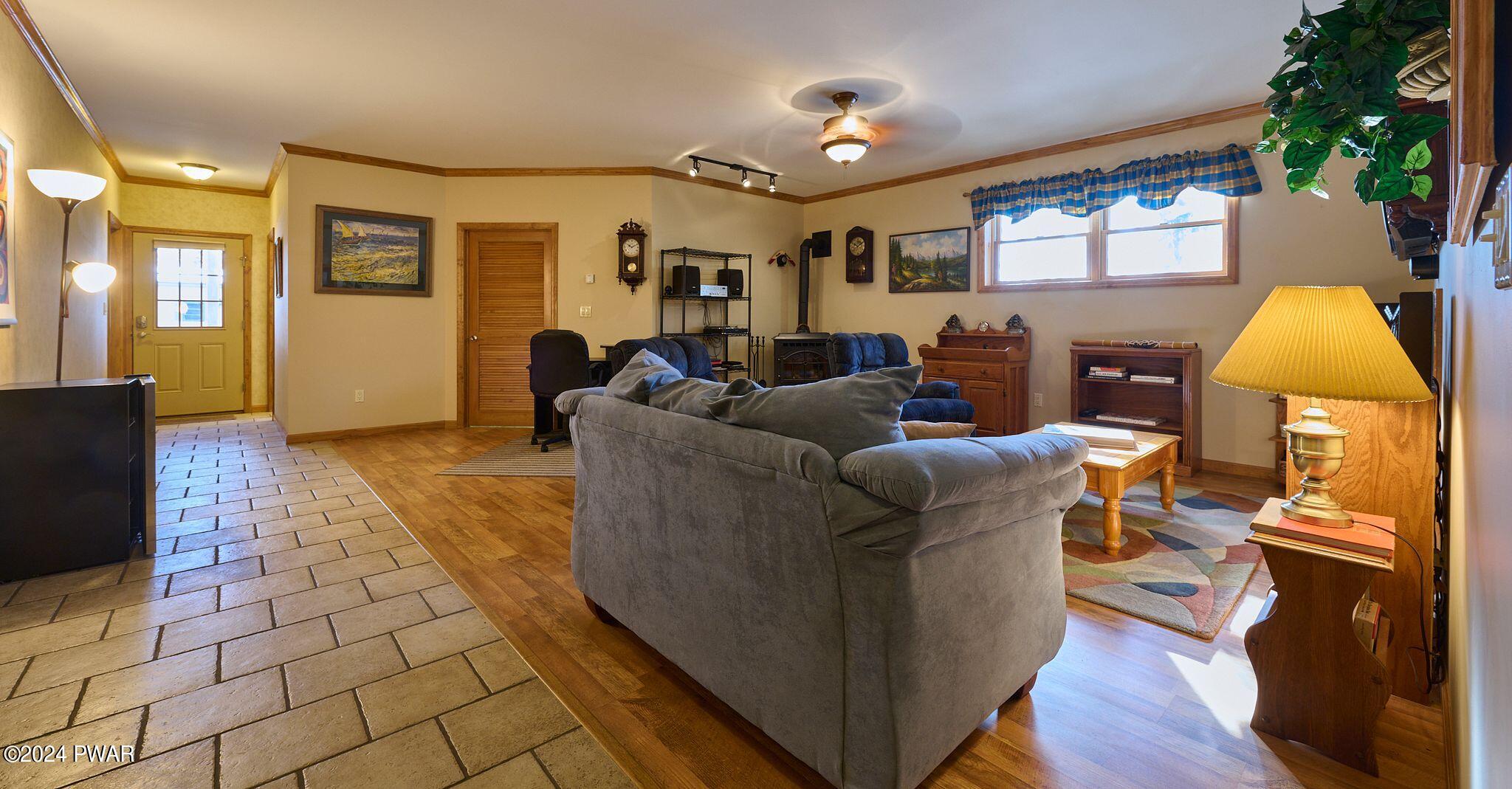 Hawley, Pennsylvania 18428, United States, 4 Bedrooms Bedrooms, ,3 BathroomsBathrooms,Residential,Pending,64162