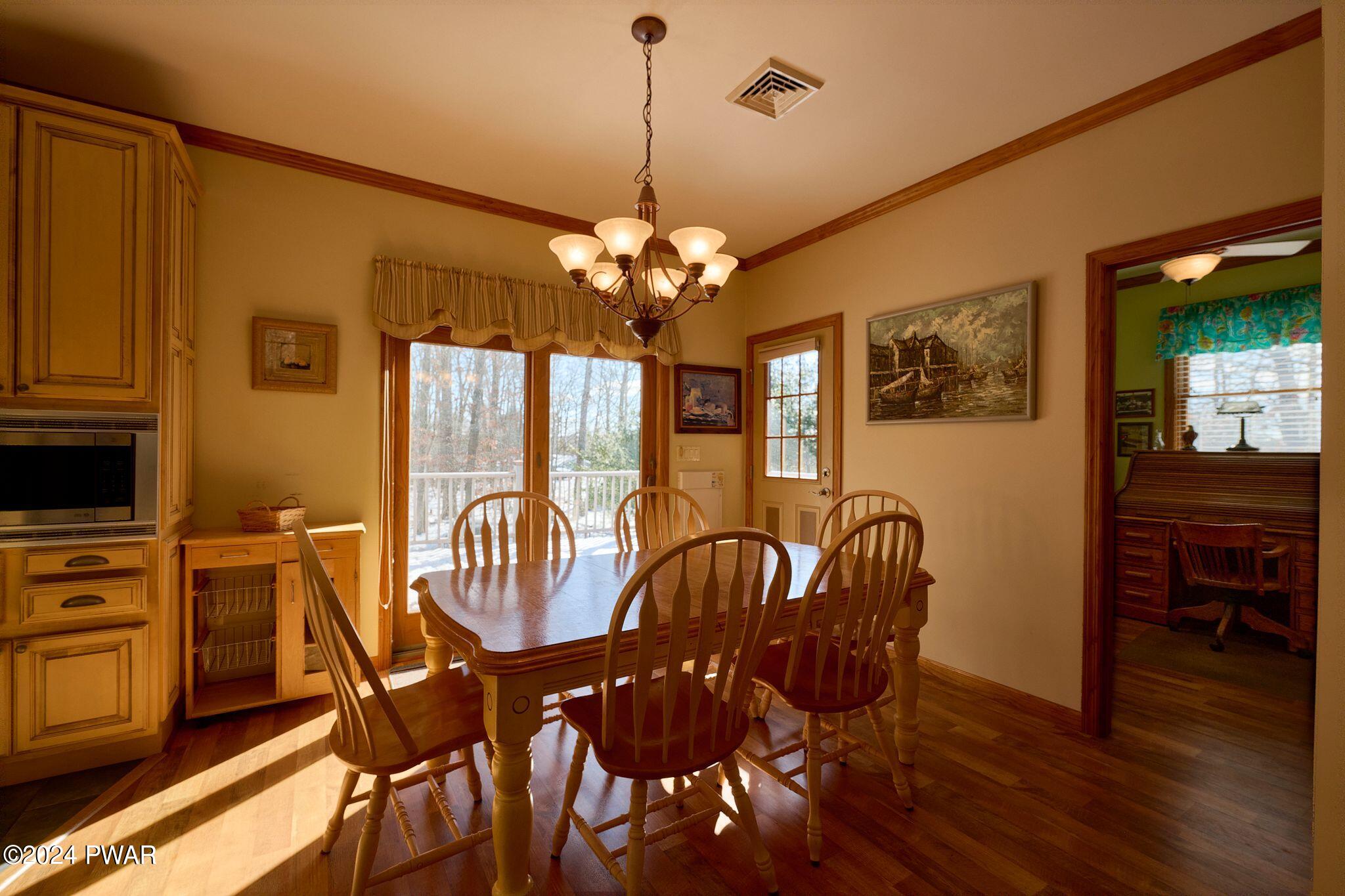 Hawley, Pennsylvania 18428, United States, 4 Bedrooms Bedrooms, ,3 BathroomsBathrooms,Residential,Pending,64162