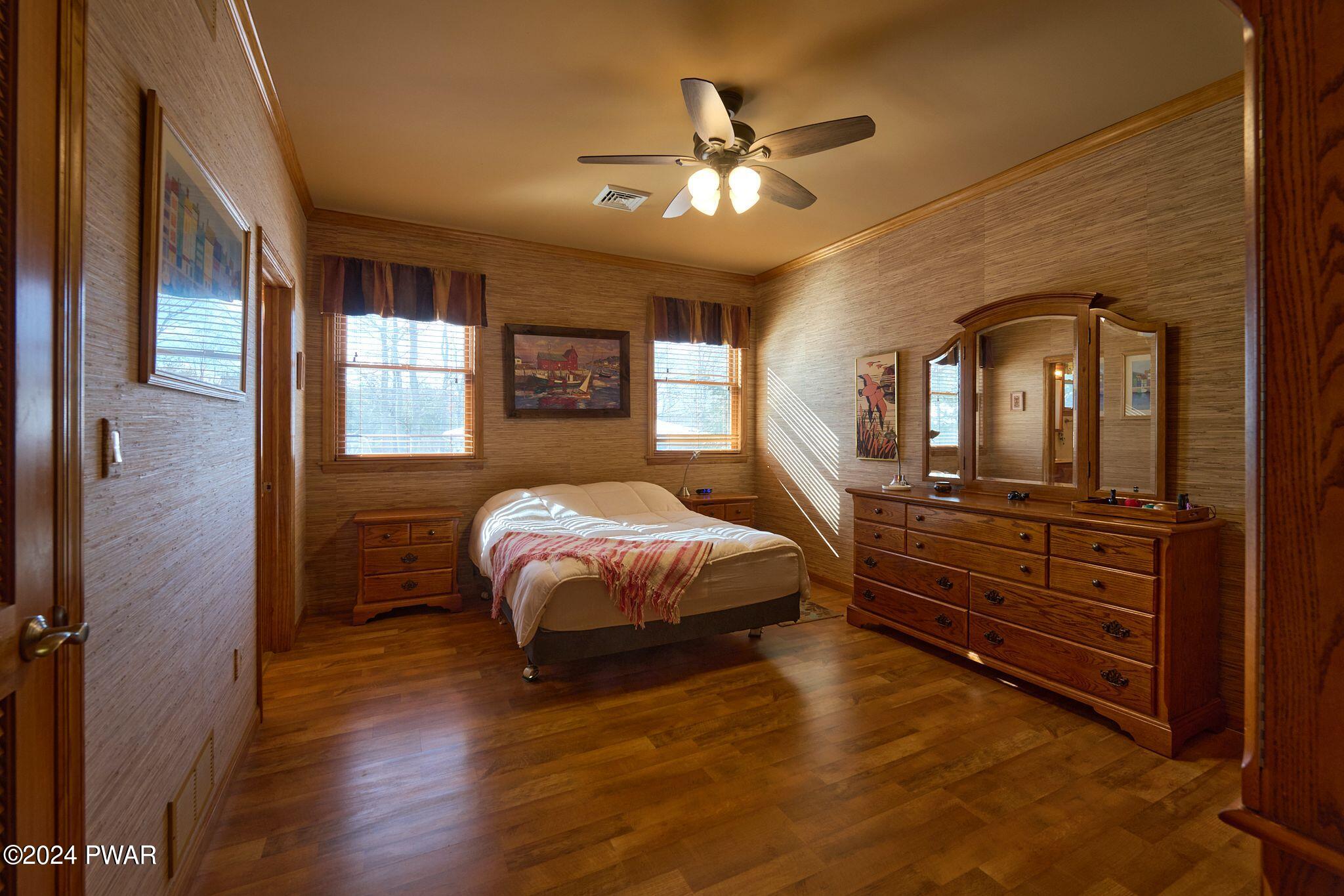 Hawley, Pennsylvania 18428, United States, 4 Bedrooms Bedrooms, ,3 BathroomsBathrooms,Residential,Pending,64162